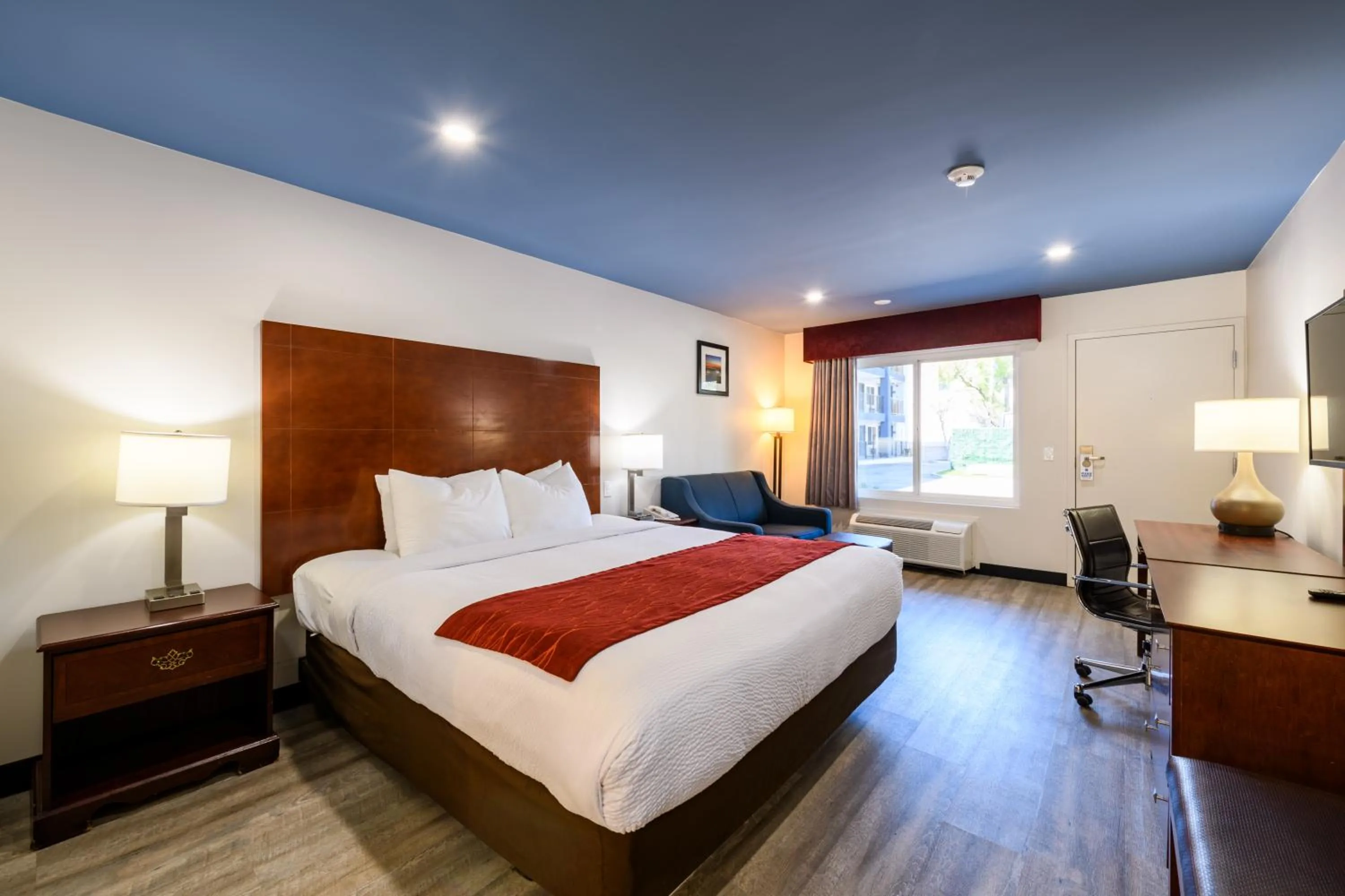 King Room - Disability Access in Hyland Inn near Pasadena Civic Center