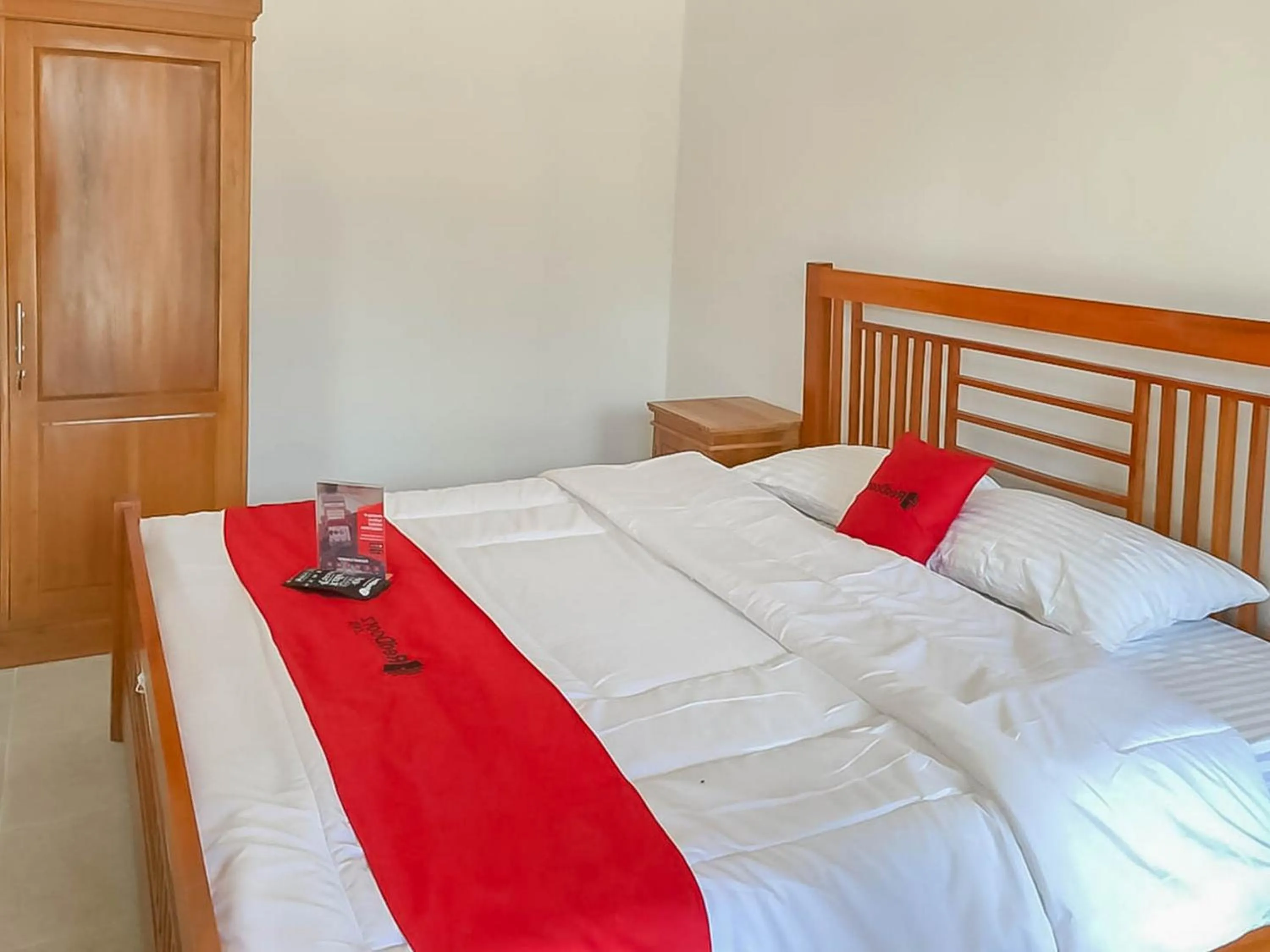 Standard Double Room in RedDoorz Resort near Darajat Garut