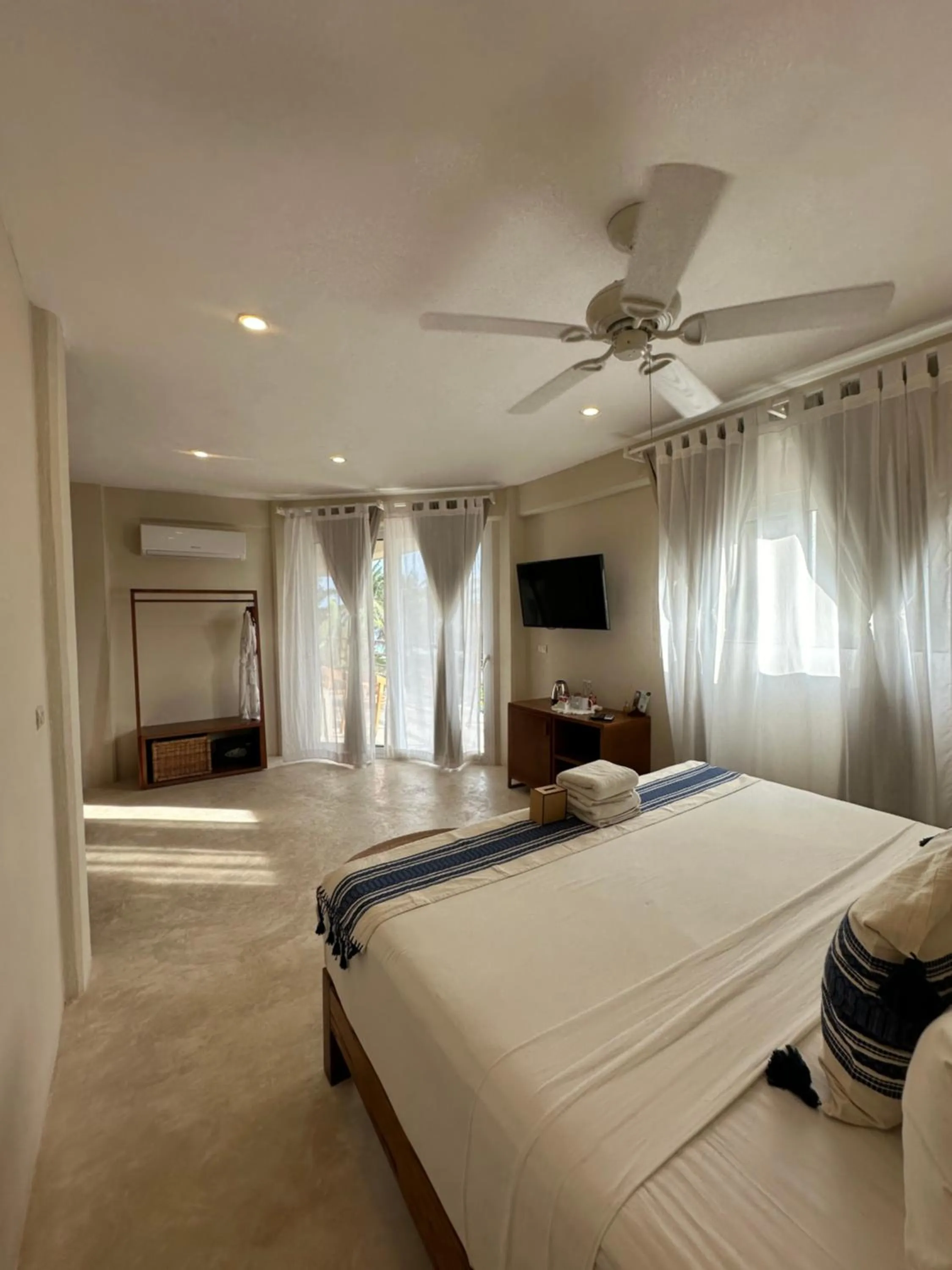 Triple Room with Balcony in Noah Beach Hotel & Suites