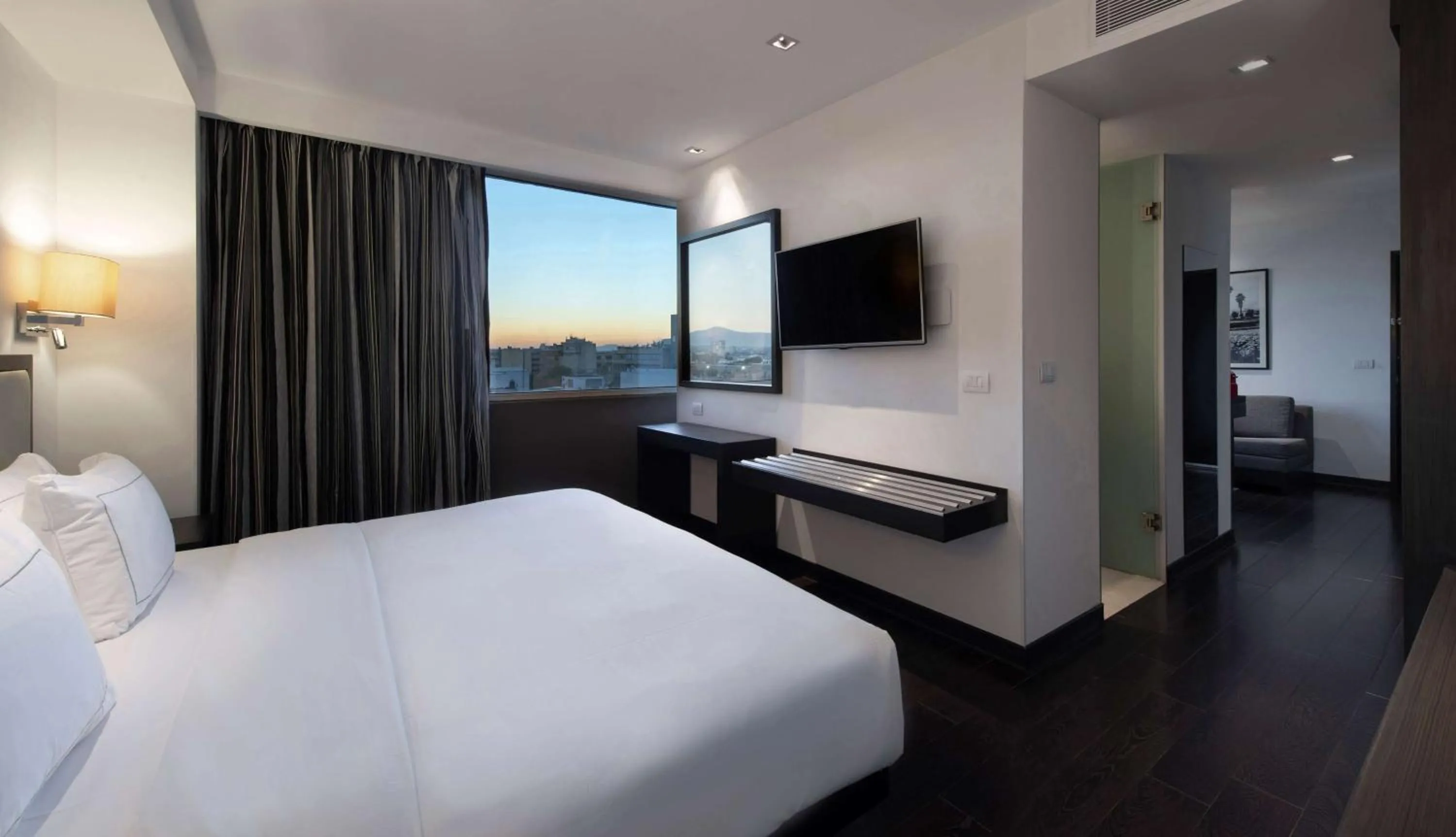 Deluxe King Room in Hilton DoubleTree Guadalajara Centro Historico