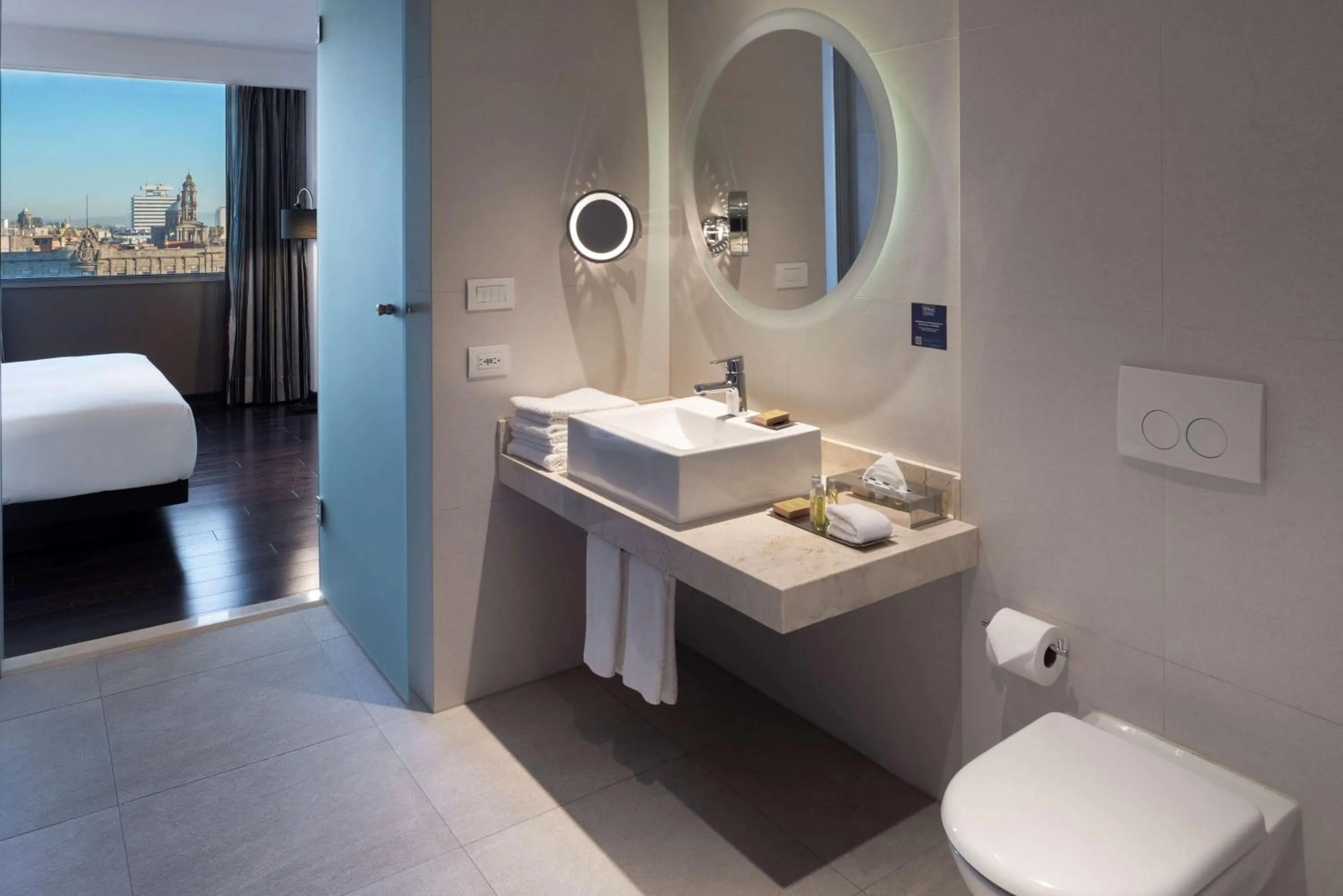 Junior King Suite with Seating Area in Hilton DoubleTree Guadalajara Centro Historico