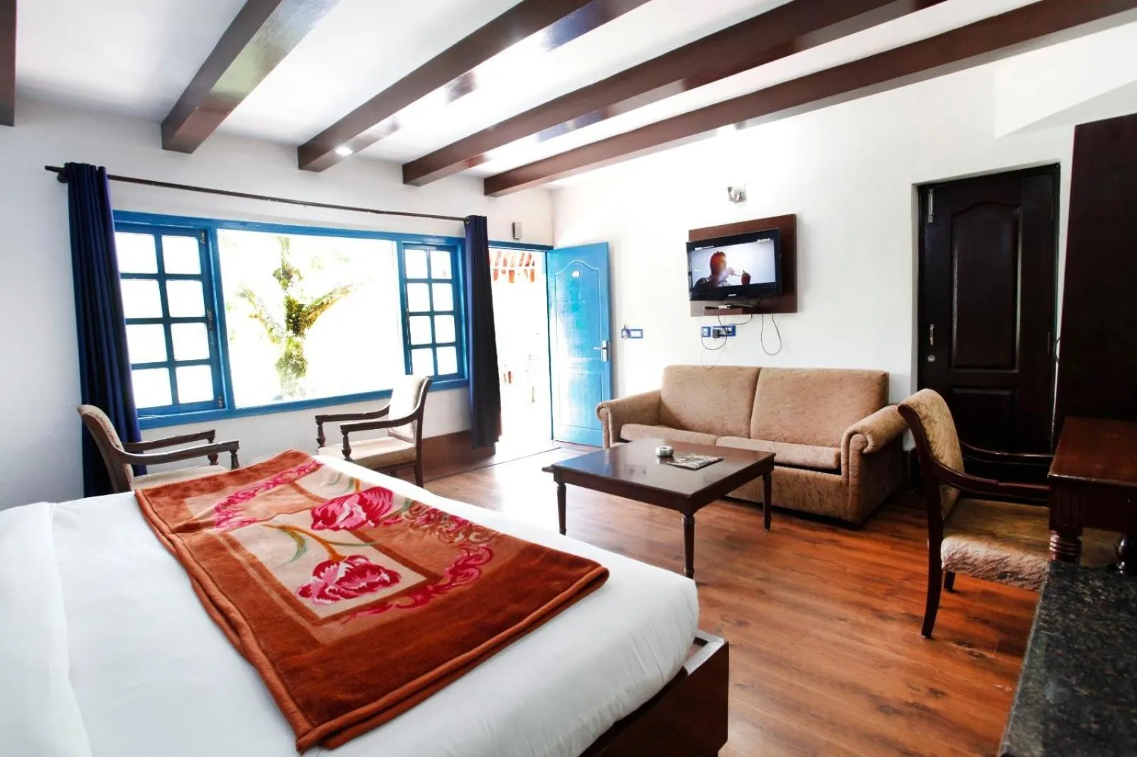 Queen Room with Balcony in Manu Maharani Regency