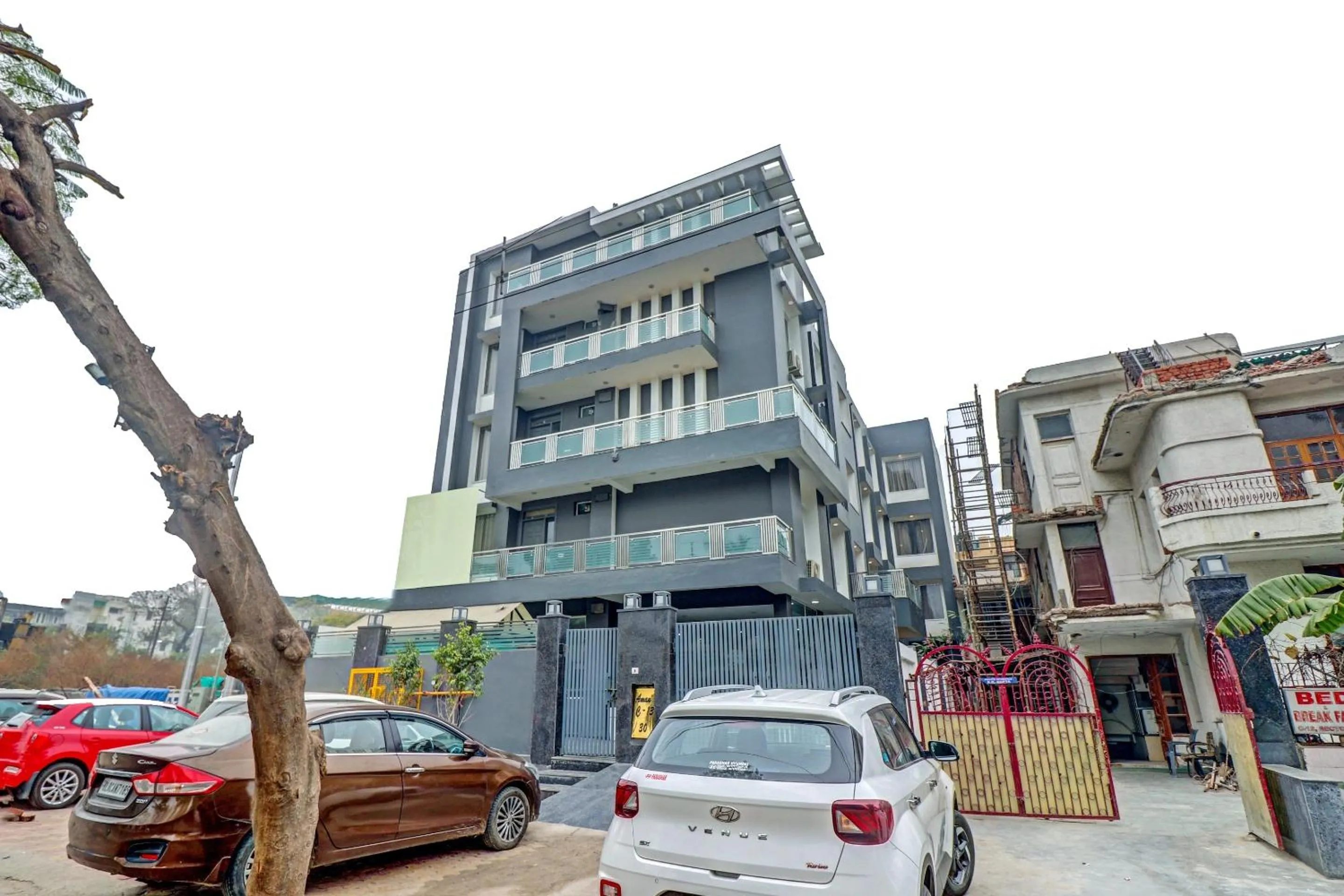 Super Townhouse Sector 30 Near Botanic Garden of Indian Republic