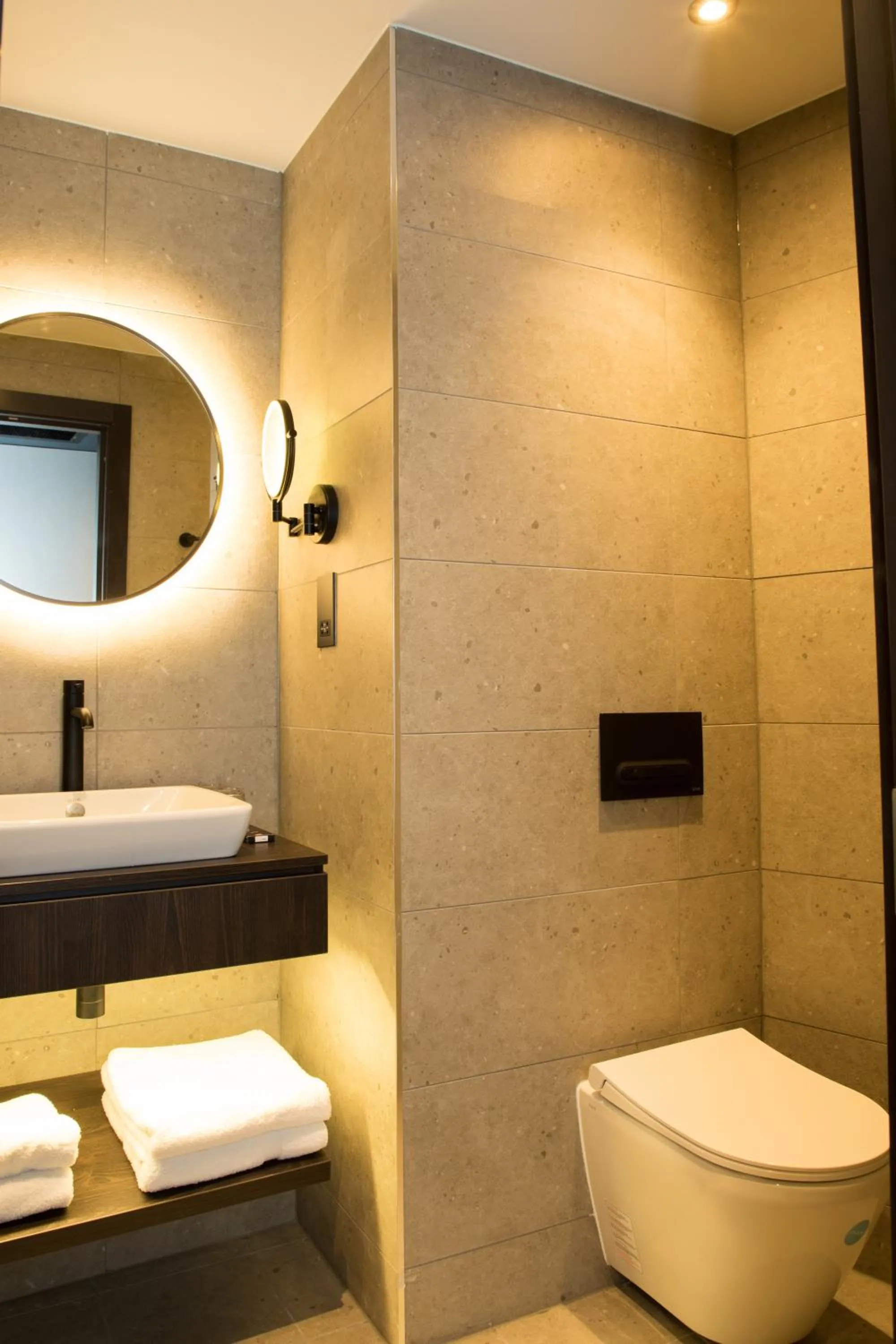 Standard Room in Radisson RED London Greenwich The O2