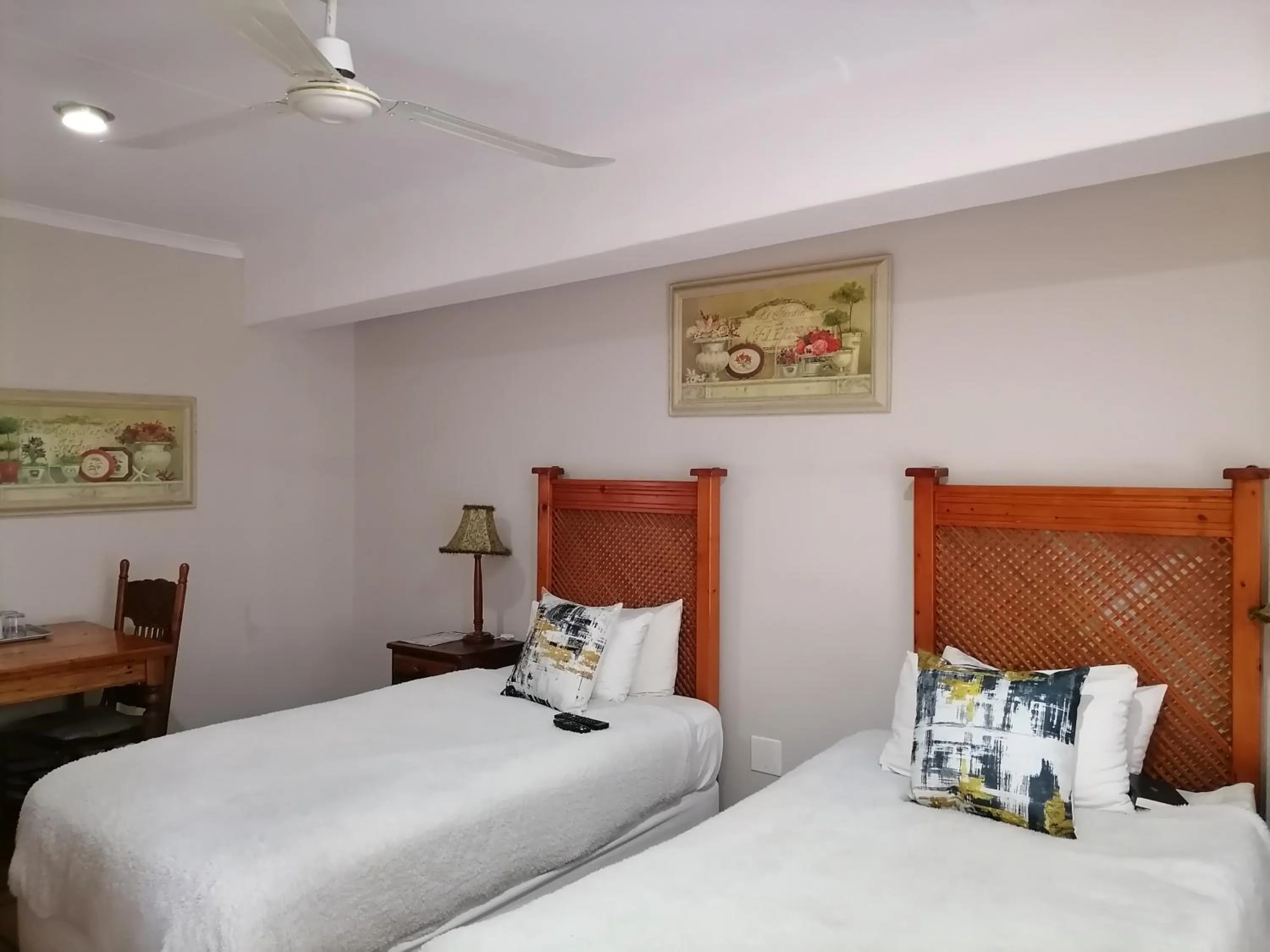 Comfort Twin Room in Lydenburg Manor Guest House