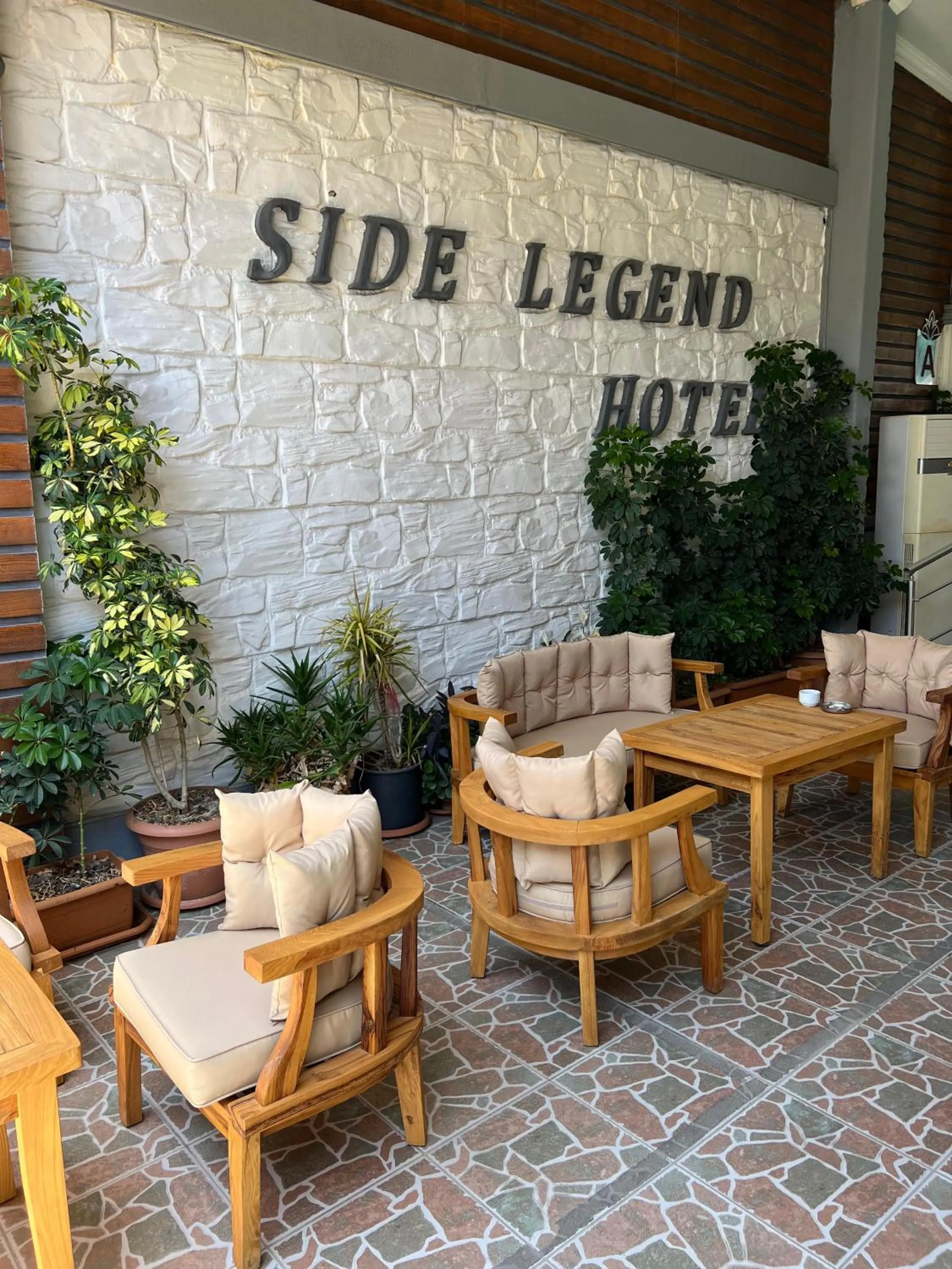 Side Legend Hotel