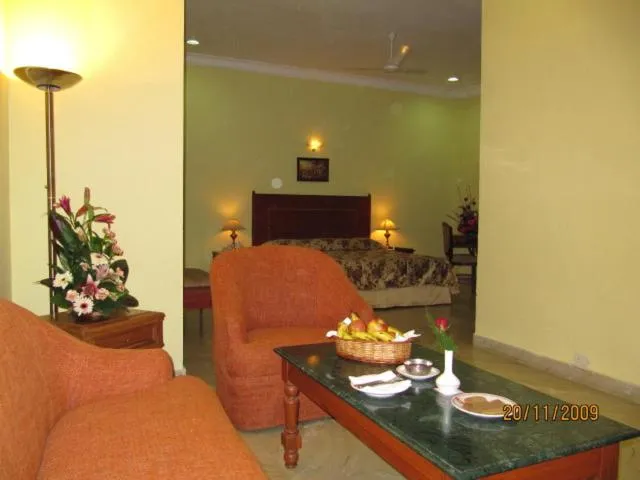 Family Room in Ritz Plaza