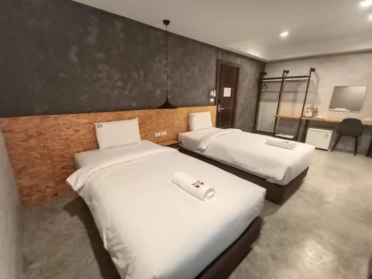 Standard Twin Room in Modern Budget Hotel