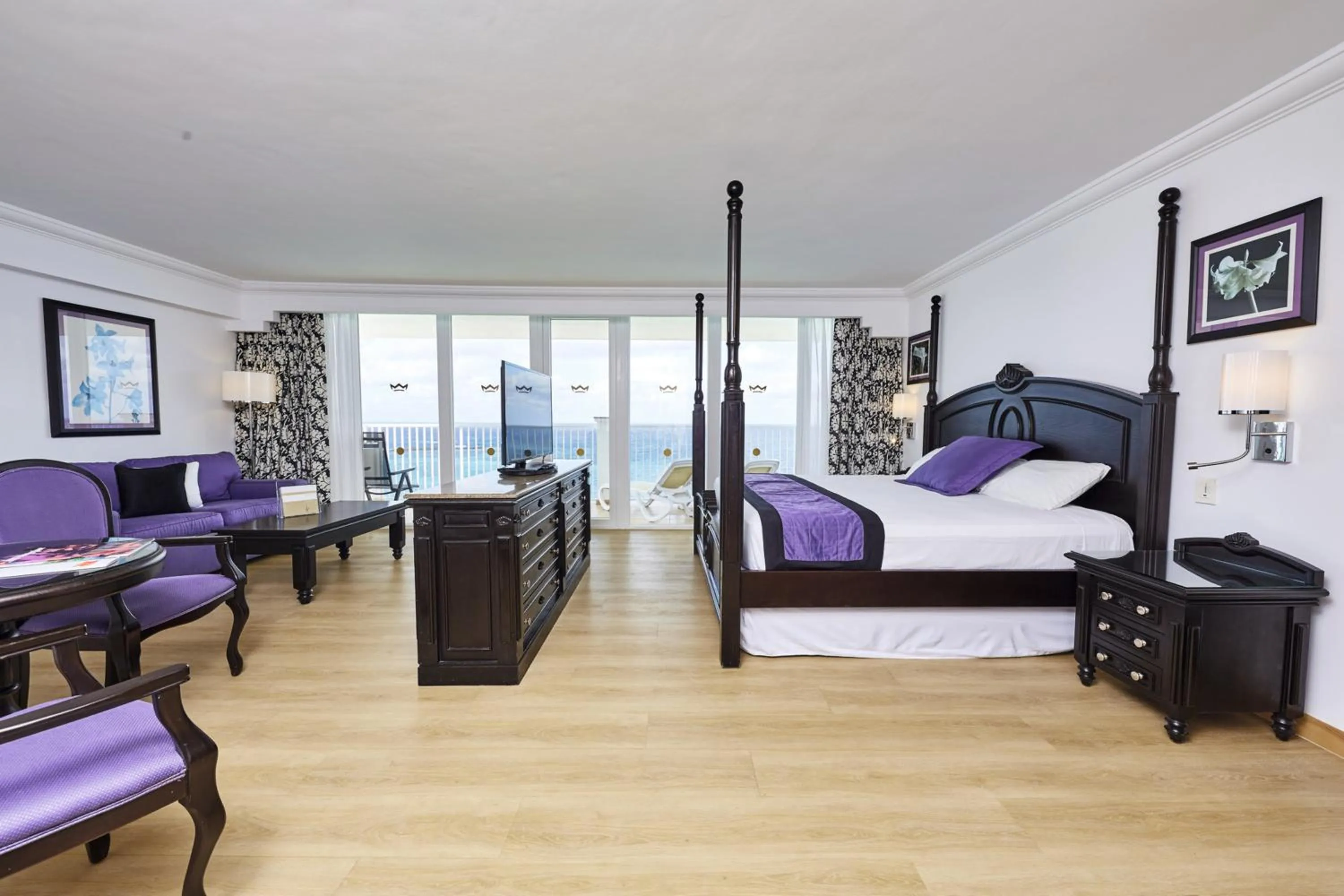 Suite Ocean Front - single occupancy in Riu Palace Paradise Island - Adults Only - All Inclusive