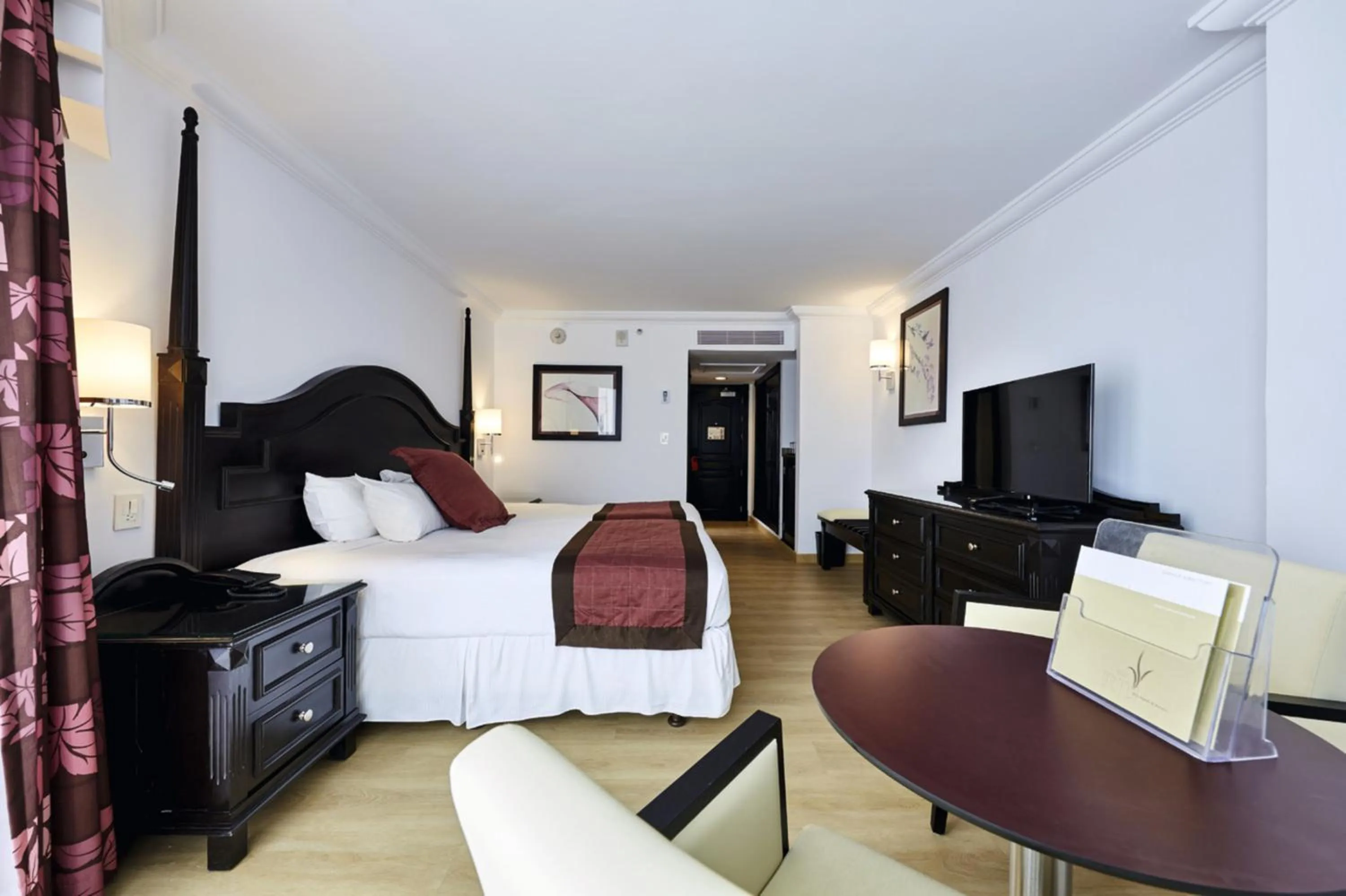 Junior Suite Superior Ocean View - single occupancy in Riu Palace Paradise Island - Adults Only - All Inclusive