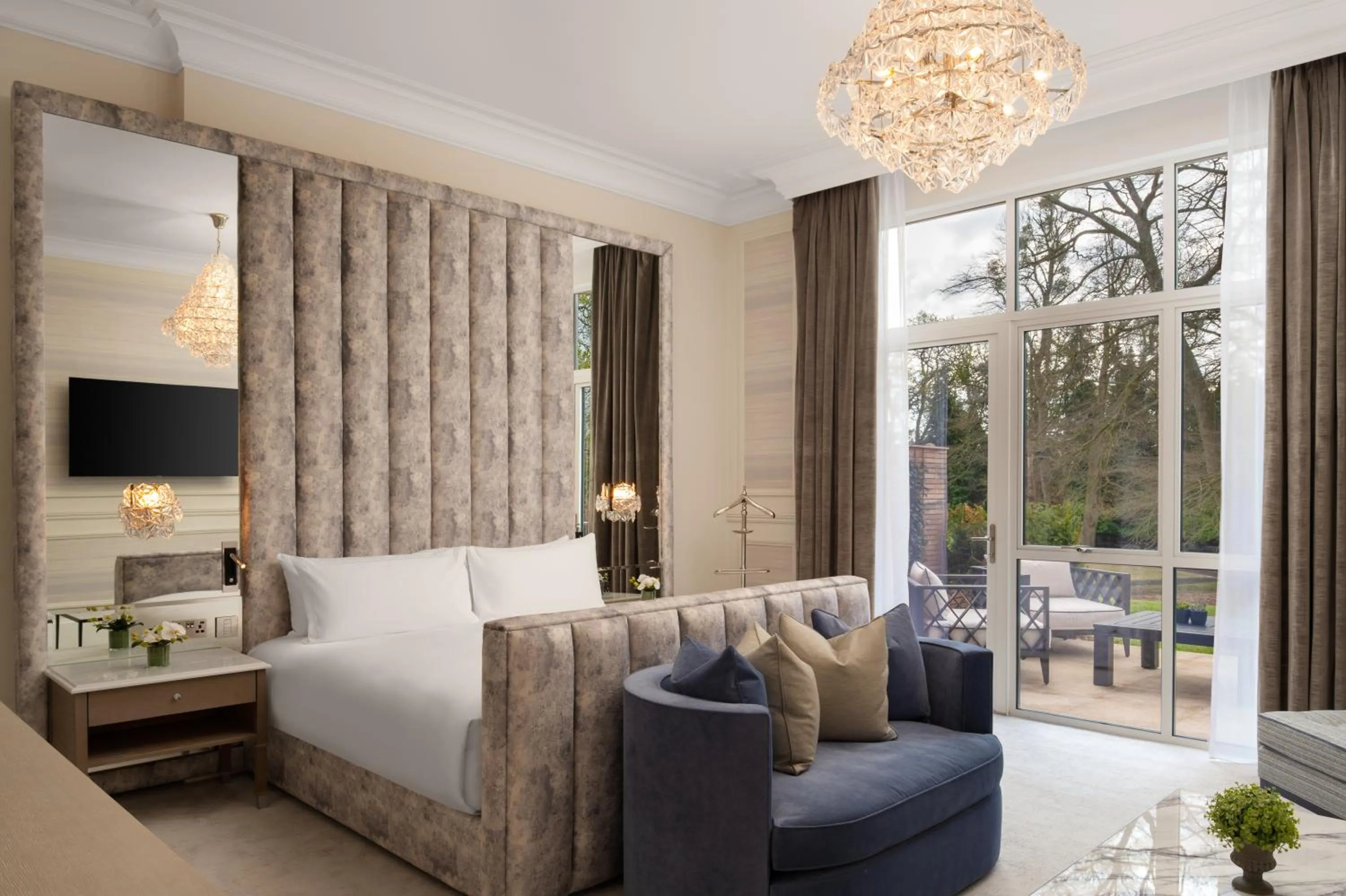 Bedroom, Bed in Fairmont Windsor Park