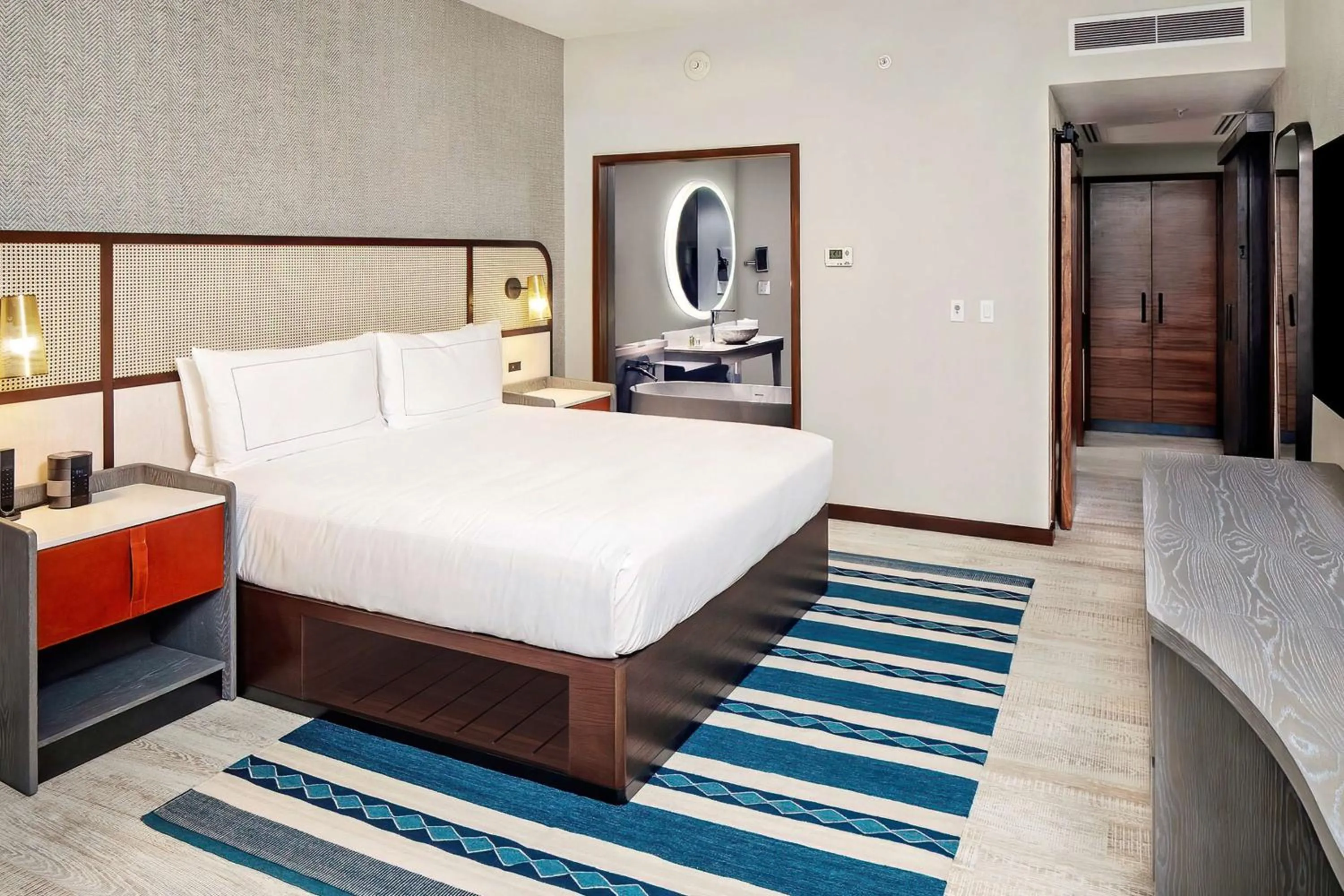 One-Bedroom King Suite with Sofa Bed - Ocean Front in Hilton Grand Vacations Club La Pacifica Los Cabos