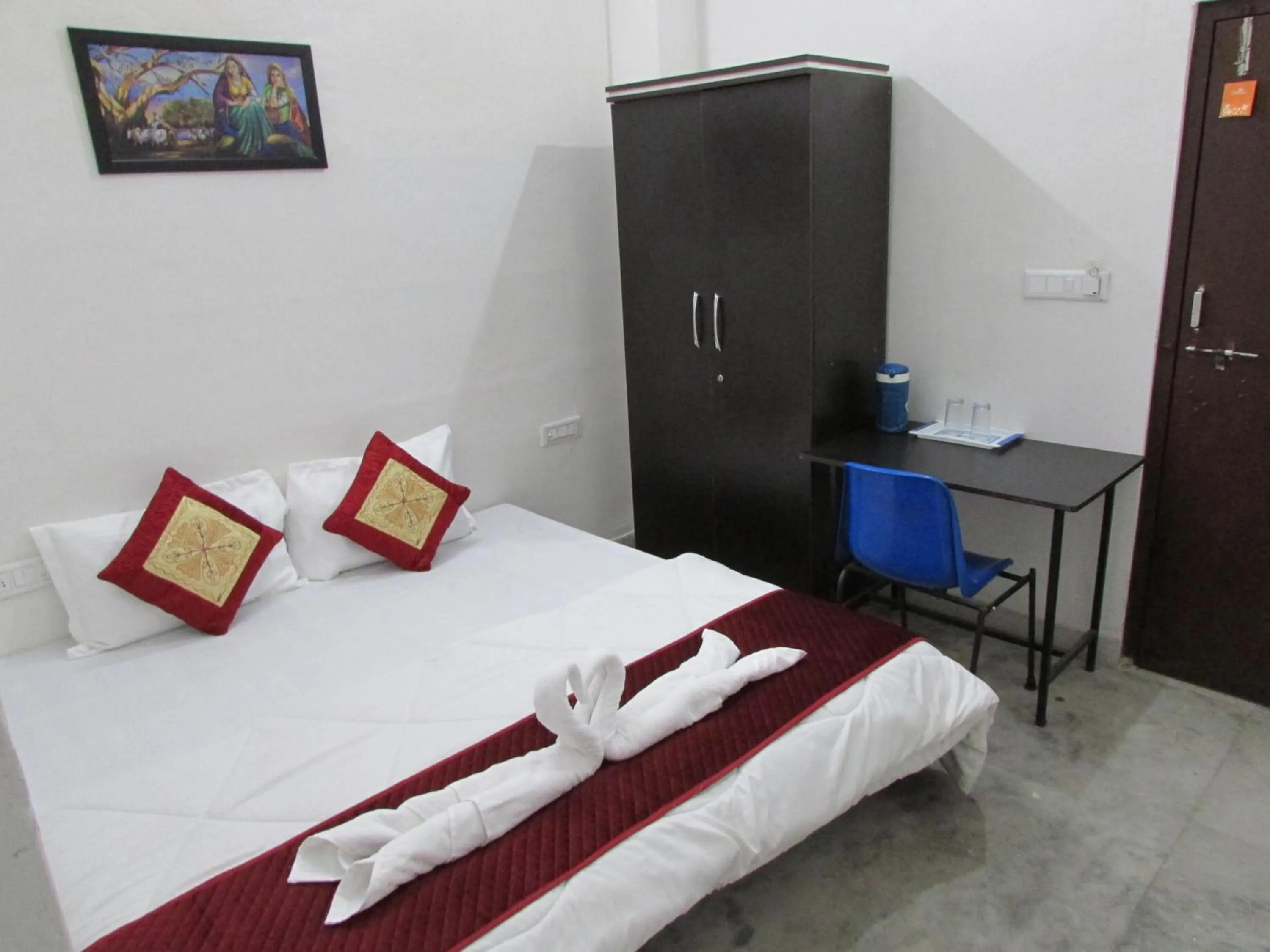 Standard Double Room in Ashish Guest House, Goverdhan Vilas