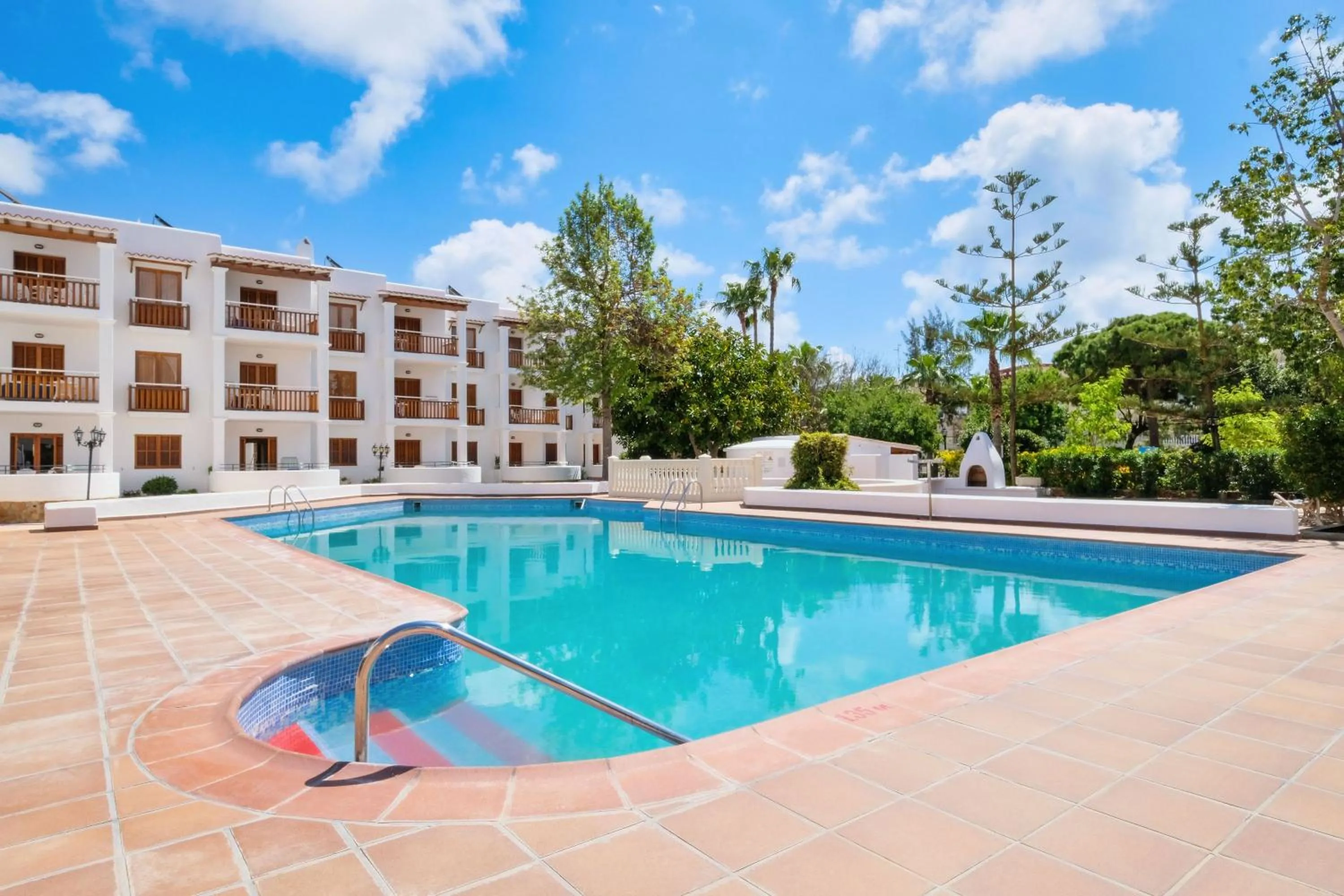 azuLine Apartamentos Can Sanso