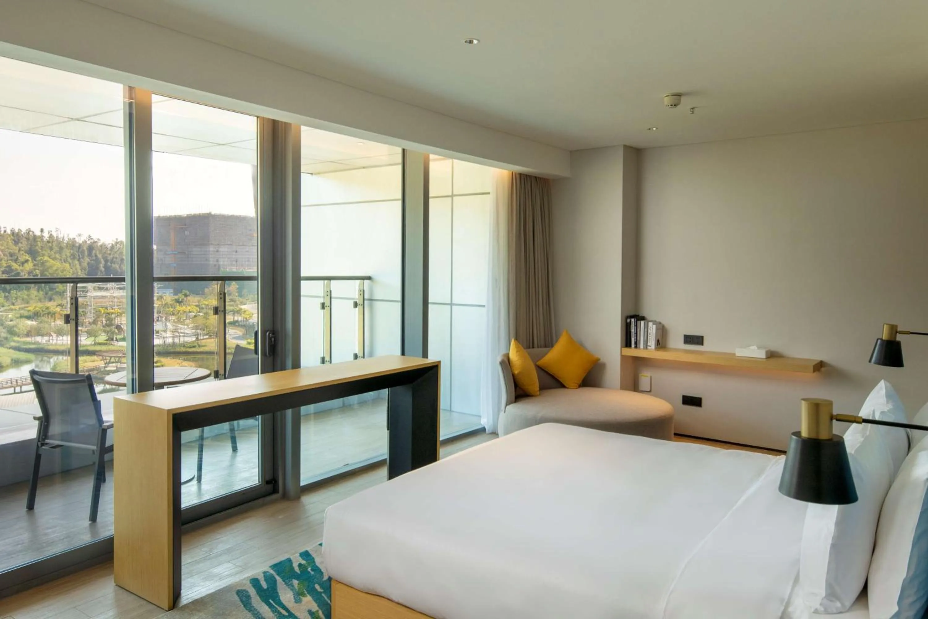 Deluxe King Room in Hilton Garden Inn Zhuhai Hengqin Sumlodol Park