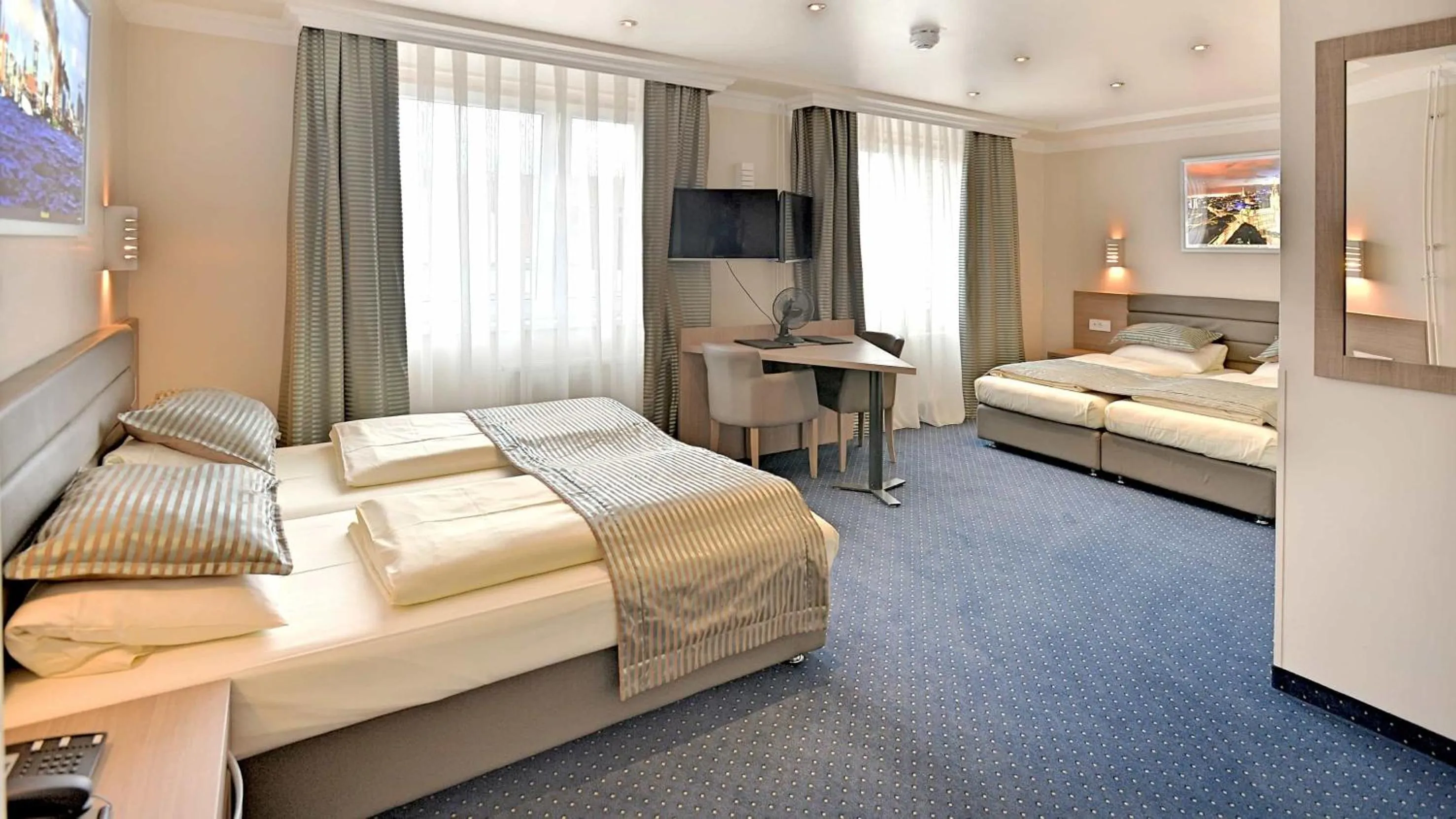 Classic Quadruple Room in St.Joseph Hotel Hamburg - Reeperbahn St.Pauli Kiez