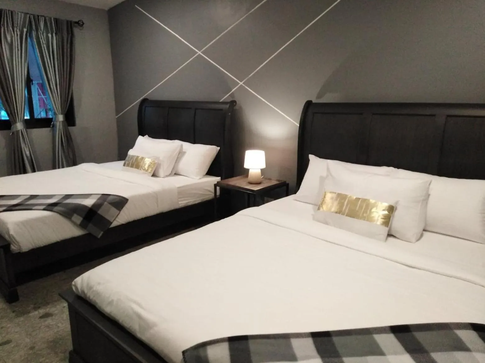 Queen Room with Two Queen Beds - Disability Access in R Bed and Breakfast