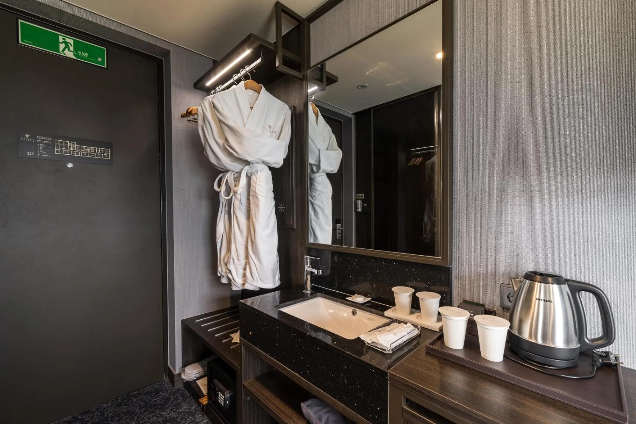 Superior Twin Room in Layers Hotel Busan Hadan