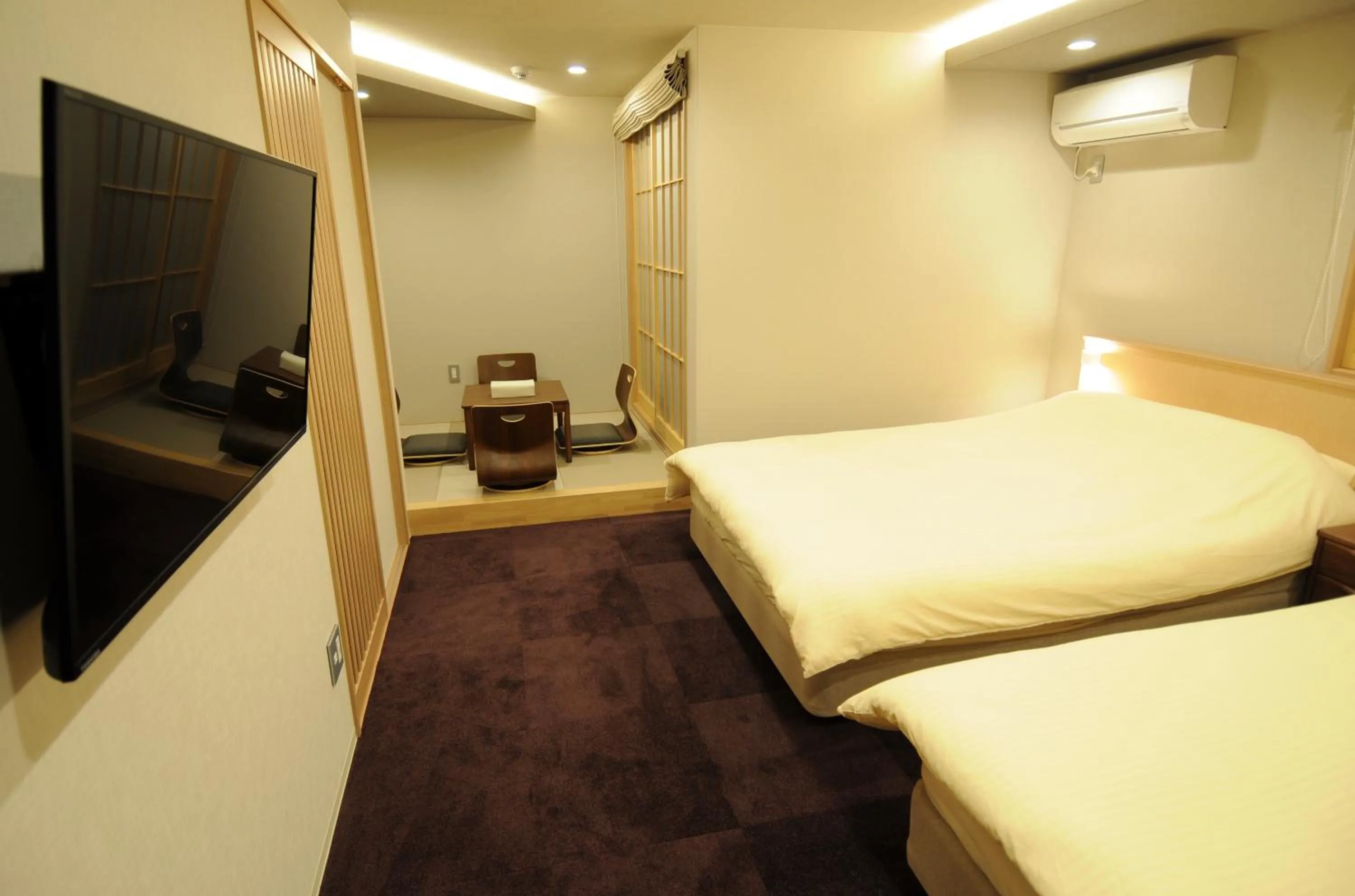 Deluxe Twin Room in HIZ HOTEL Kyoto-Nijo Castle