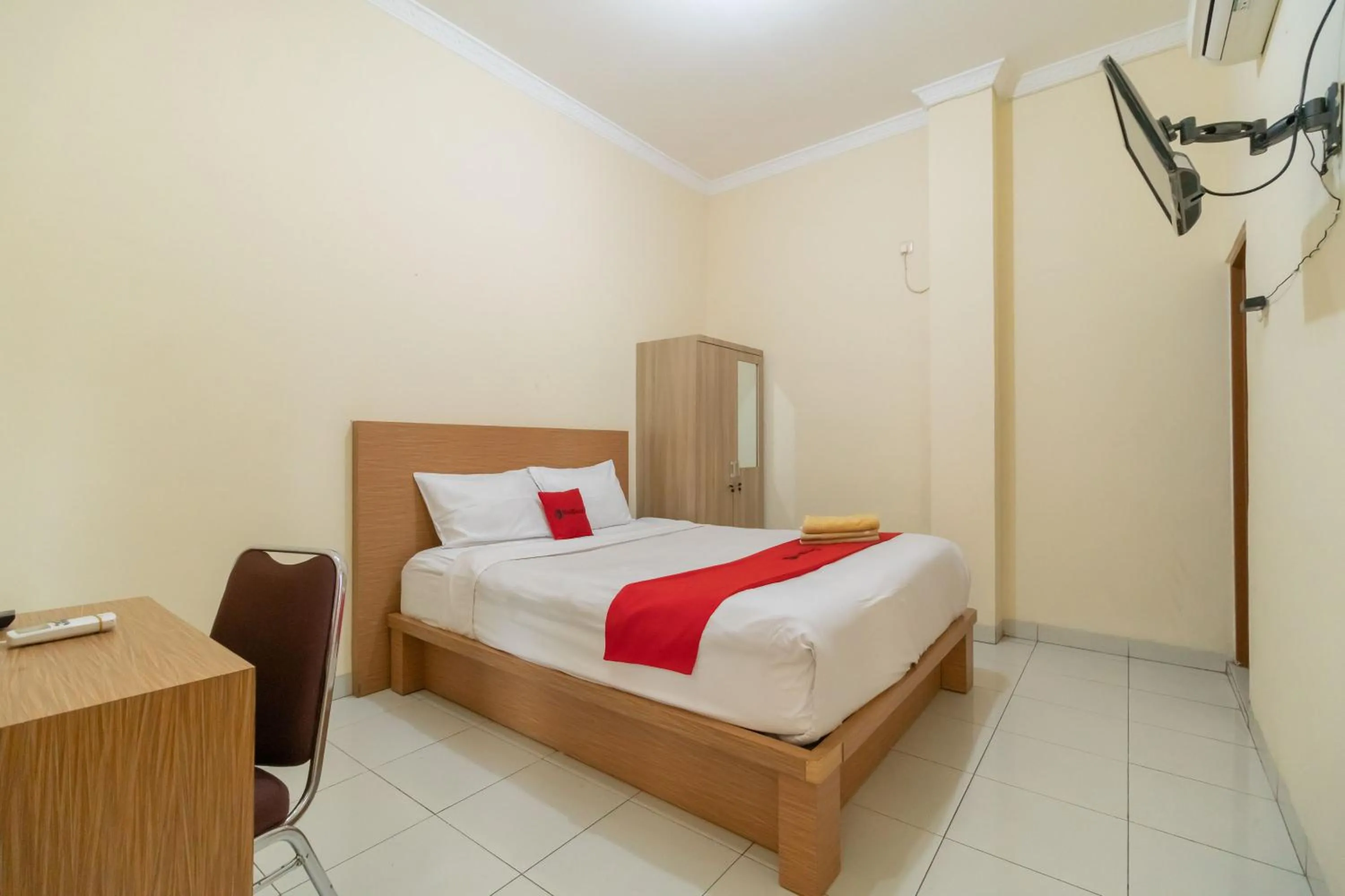 RedDoorz @ Jalan Kolonel Haji Burlian Palembang 2