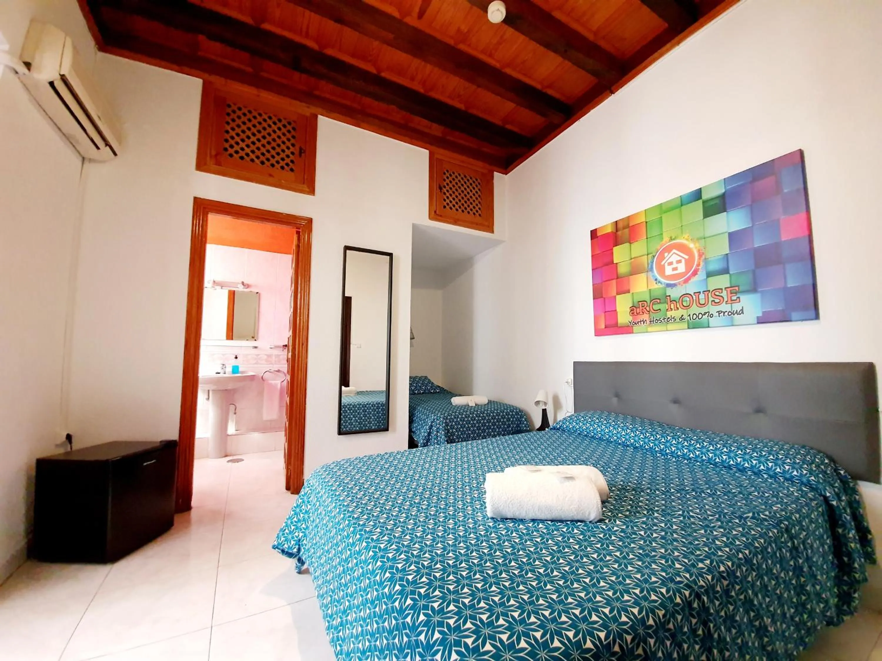 Basic Triple Room in Arc House Córdoba Only Adults