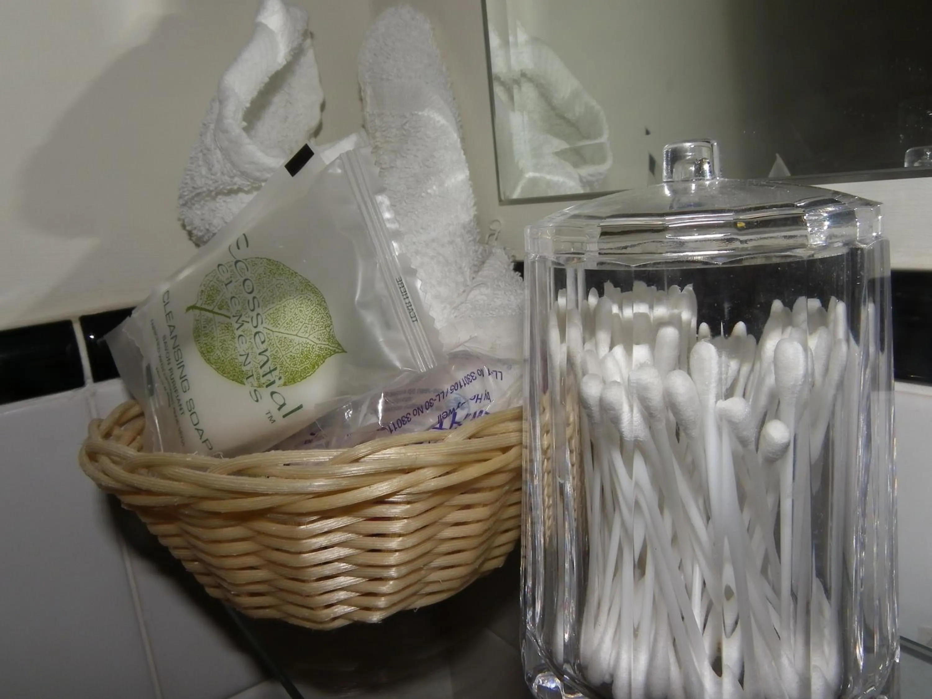 Cozy Twin Room with Private External Bathroom in Maison Dieu Guest House