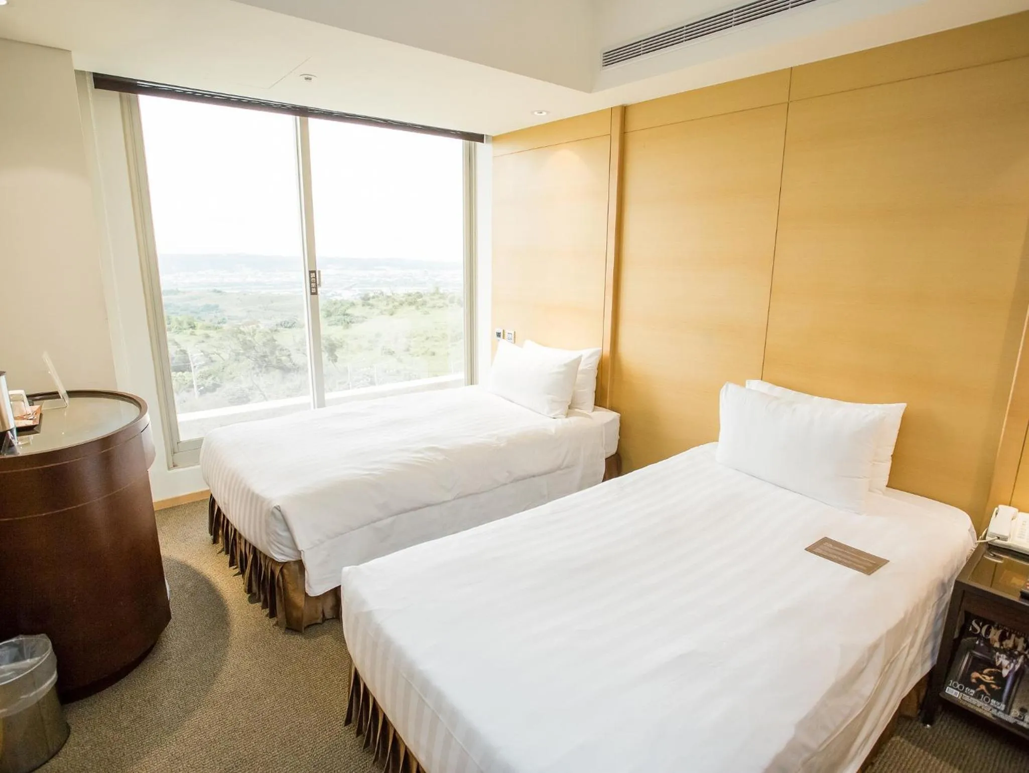 Twin Room with Shower in Freshfields Hotel