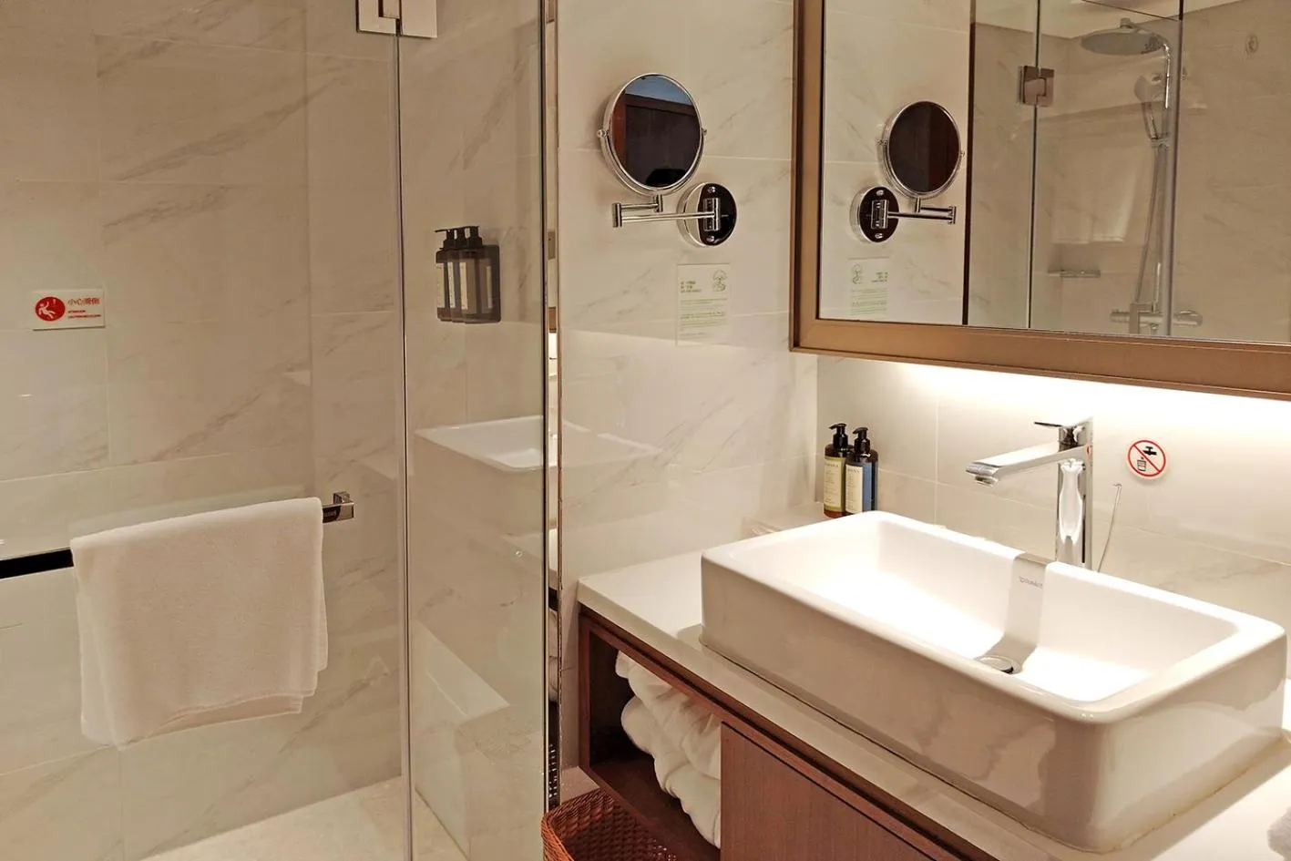 Superior King Room in V-Continent Beijing Parkview Wuzhou Hotel