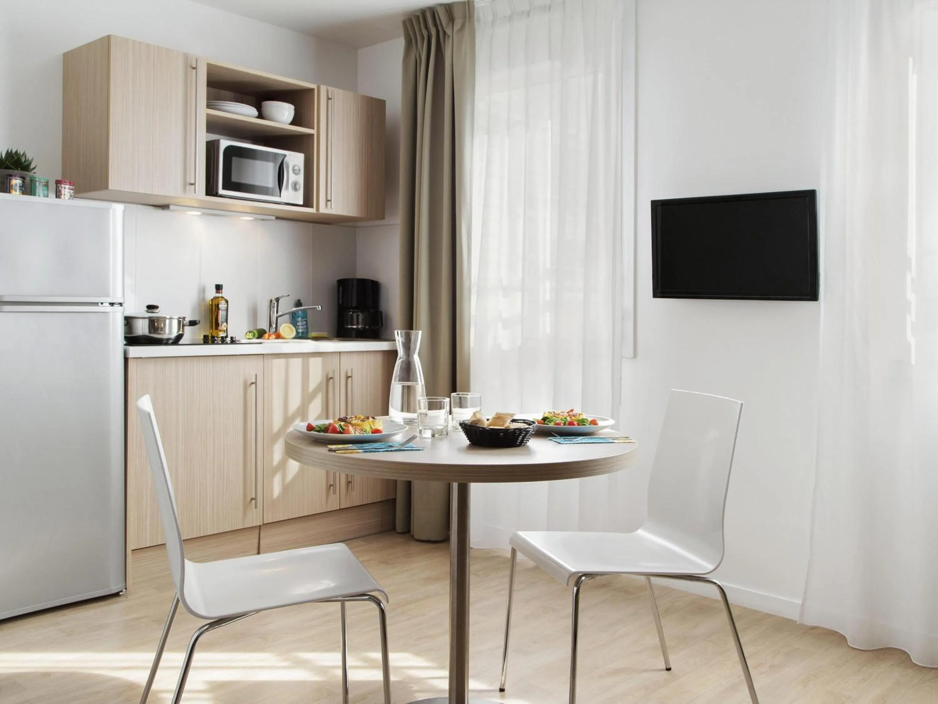 Two-Bedroom Apartment in Aparthotel Adagio Access Paris Clichy