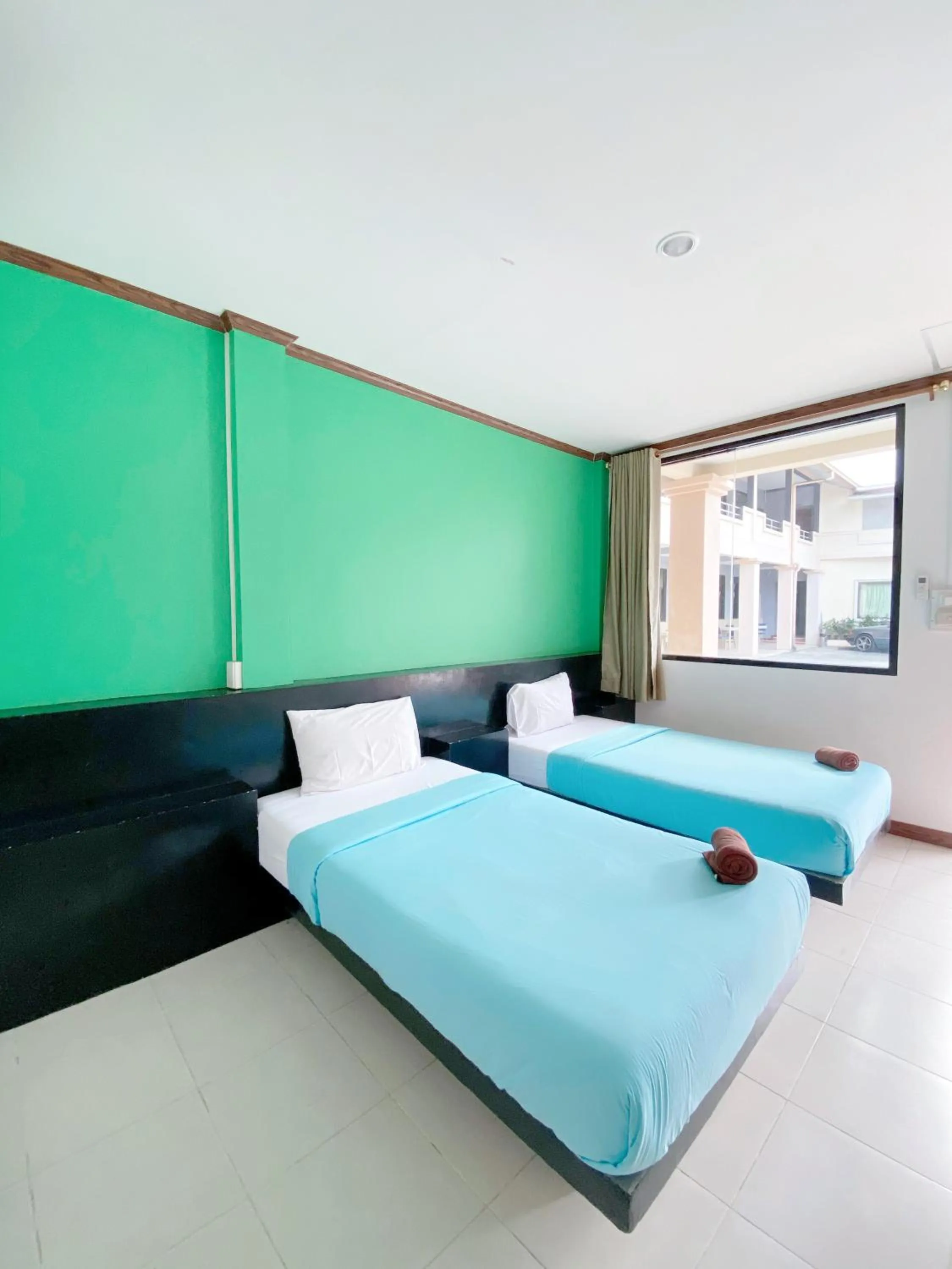 Budget Twin Room in Tanatnan Hotel