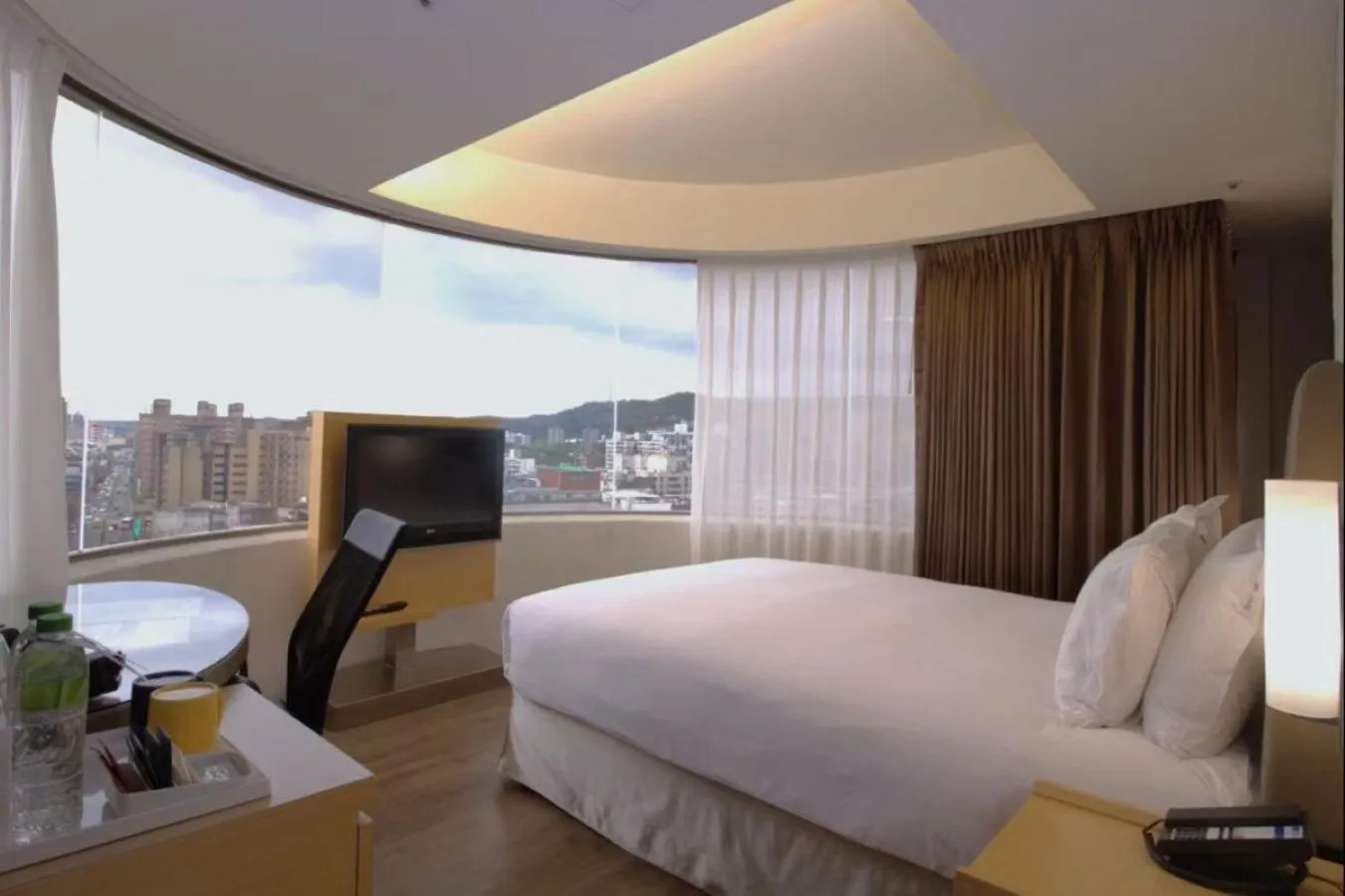 Standard Queen Room with City View in Holiday Inn Express Taoyuan by IHG