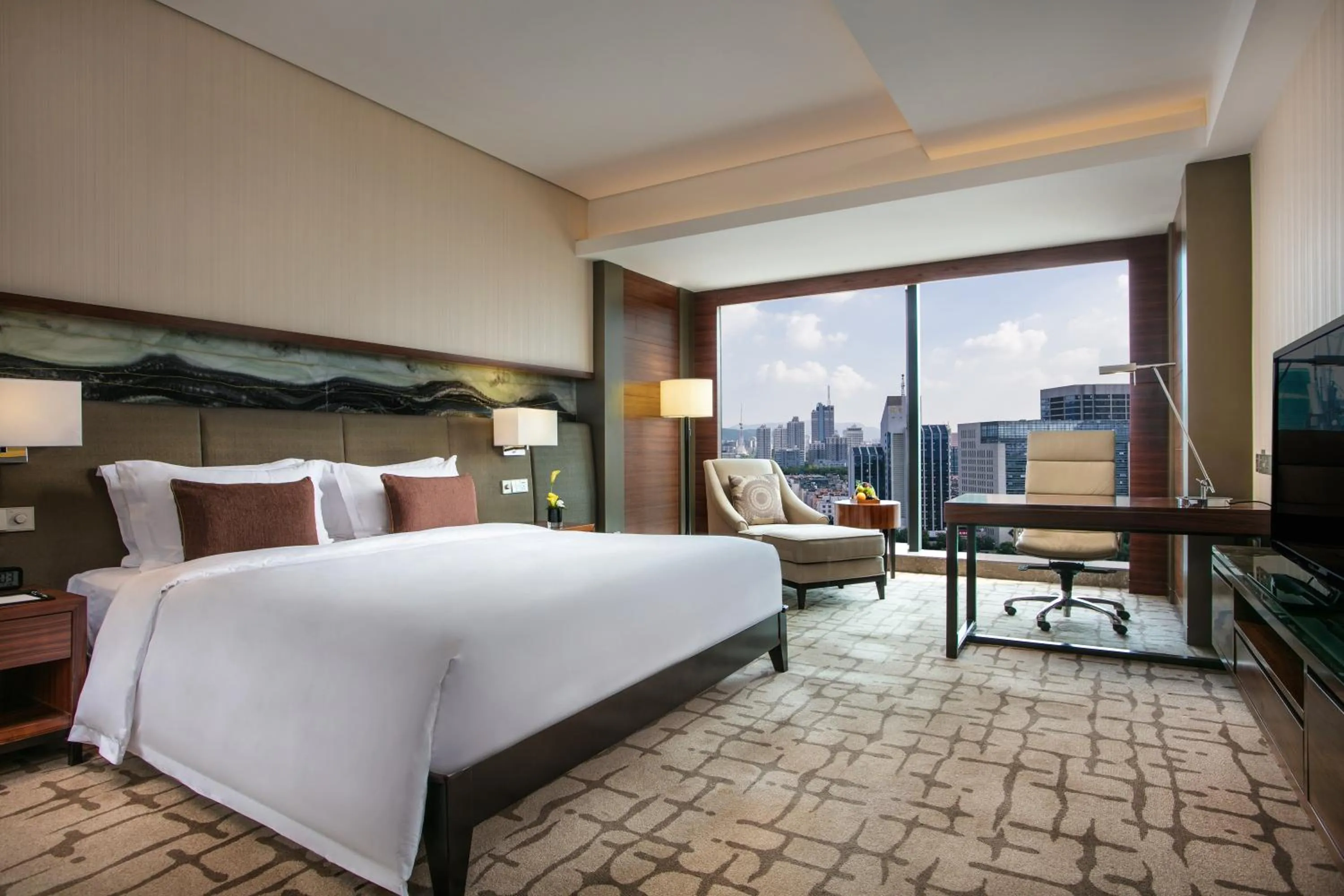 Classic King Room with Club Access in Intercontinental Jinan City Center by IHG