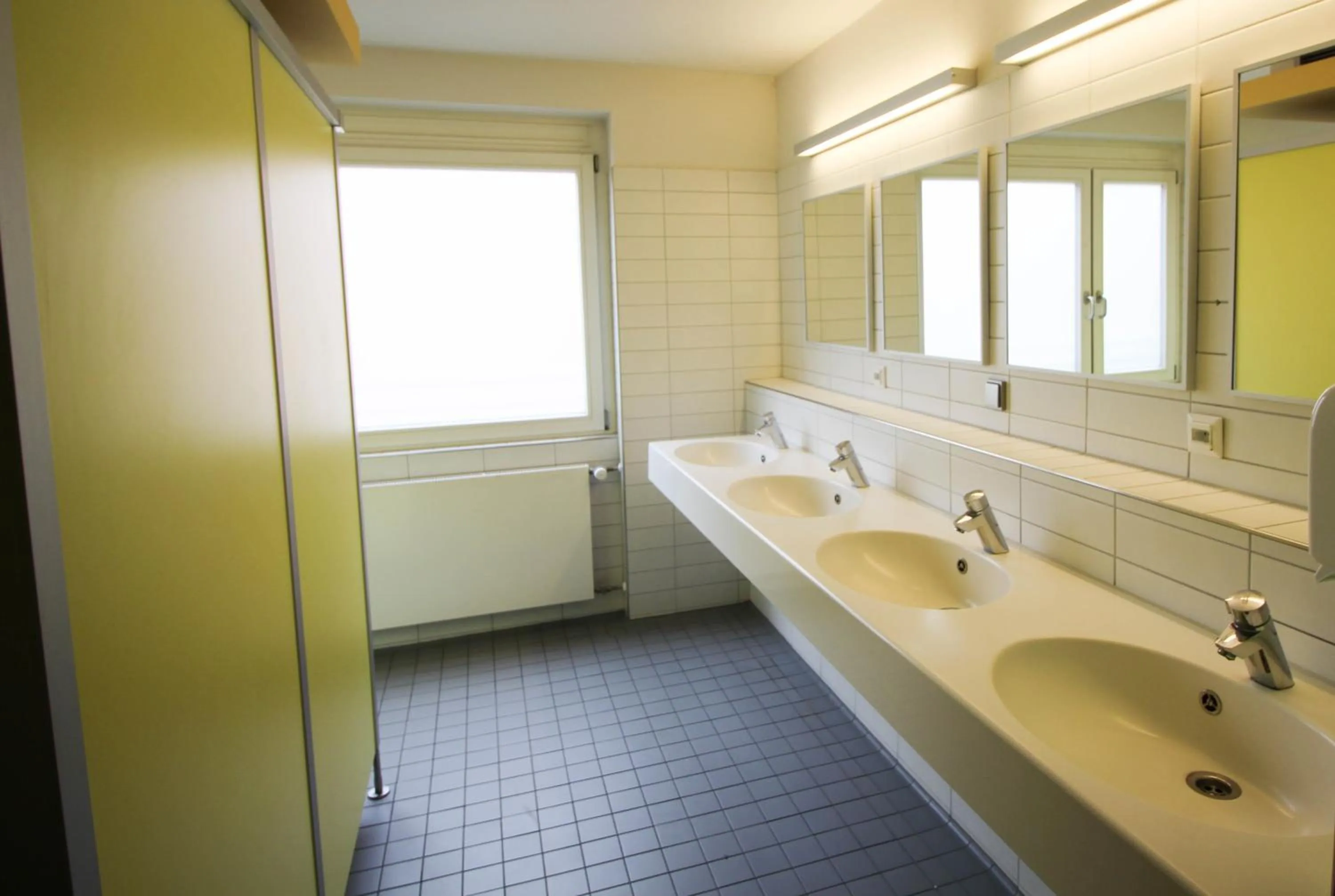 6-Bed Room in THE 4YOU Hostel & Hotel Munich