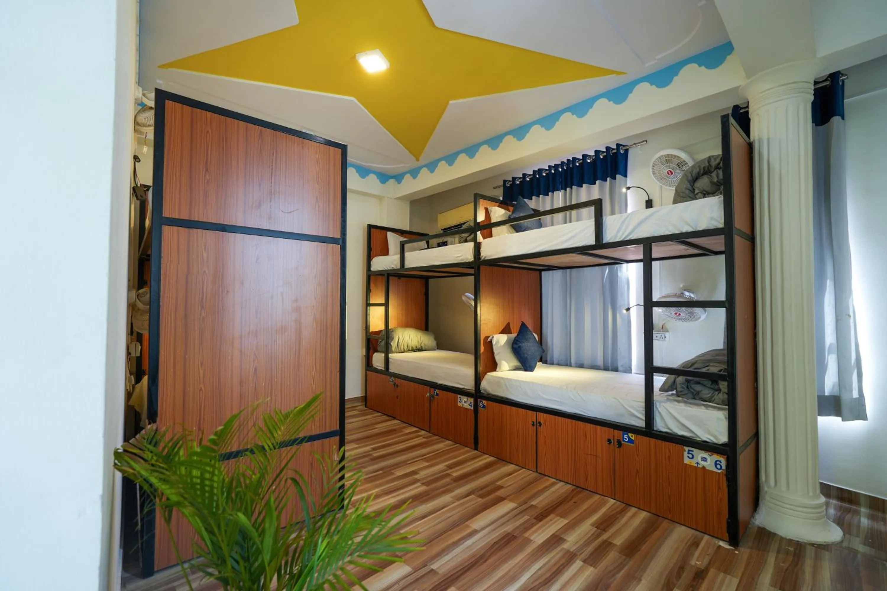 Bed in 6-Bed Mixed Dormitory Room in Shalom Backpackers Udaipur