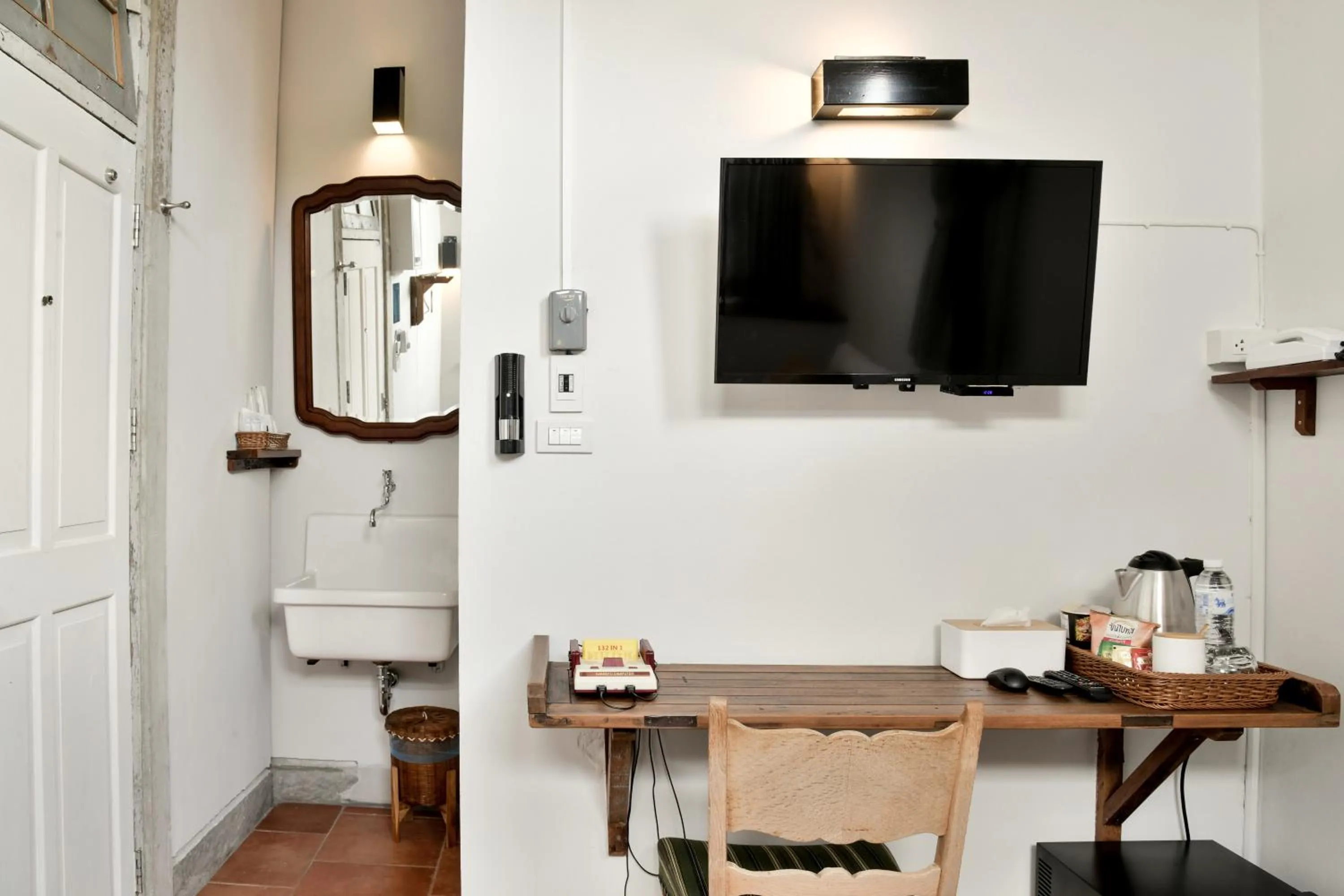 Small Single Room in Velawarin Hotel