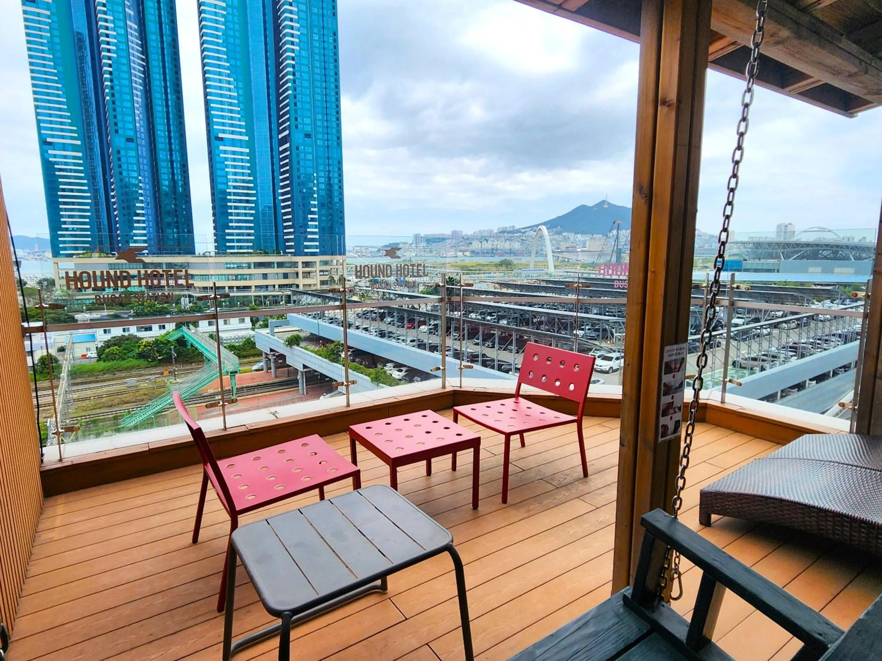 [A LA CARTE Breakfast PKG for 2] Deluxe Double Room with Balcony with Free access to Rooftop pool in Hound Hotel Busan Station