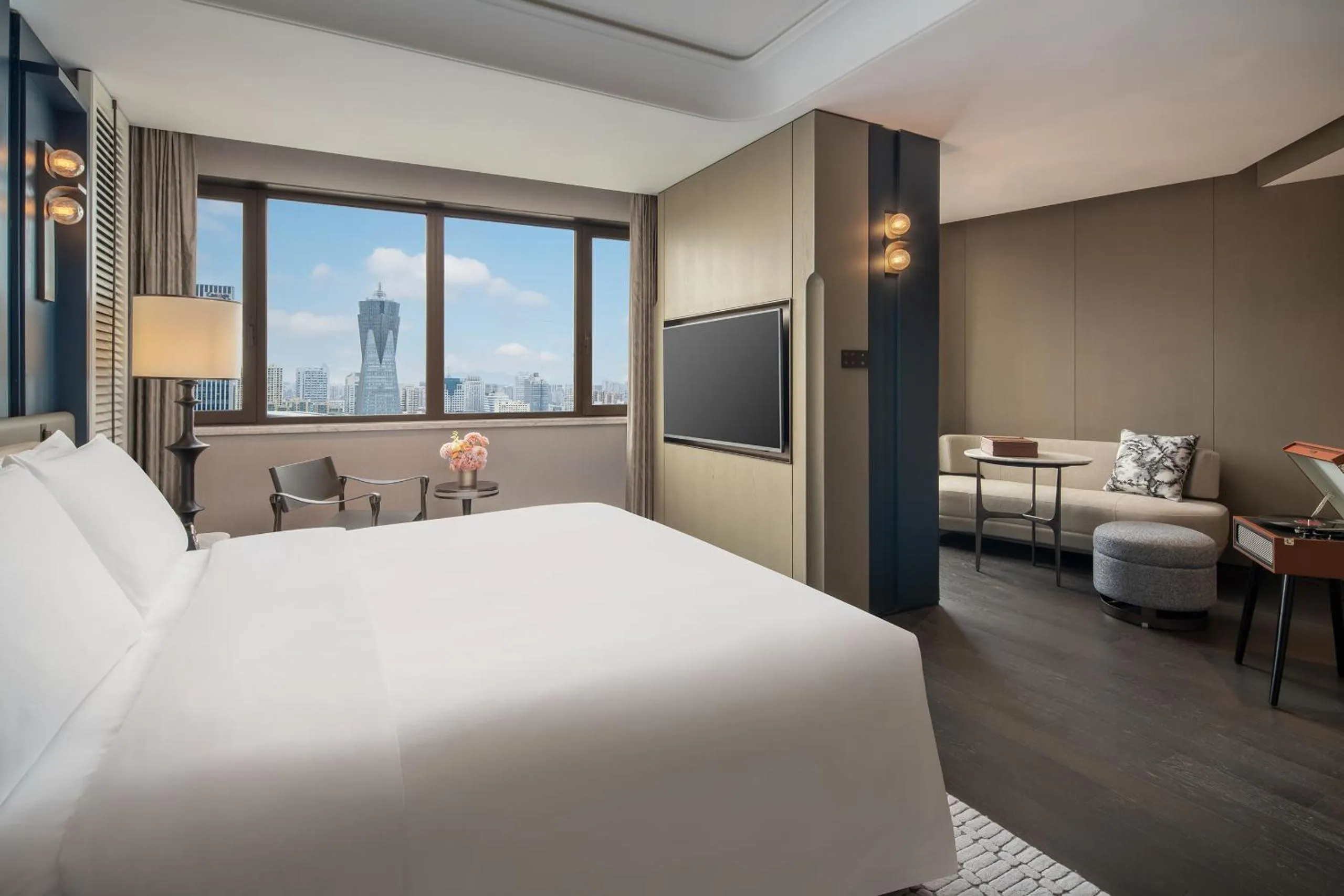Standard King Room with City View in Hangzhou Wulin GDA Hotel, Vignette Collection