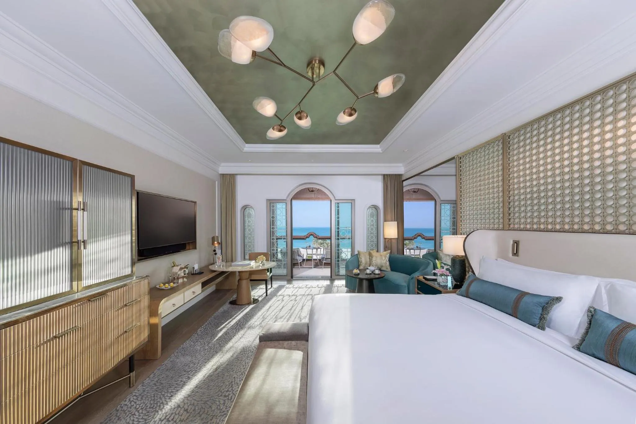 Deluxe Sea View King Room, Balcony in Emirates Palace Mandarin Oriental, Abu Dhabi