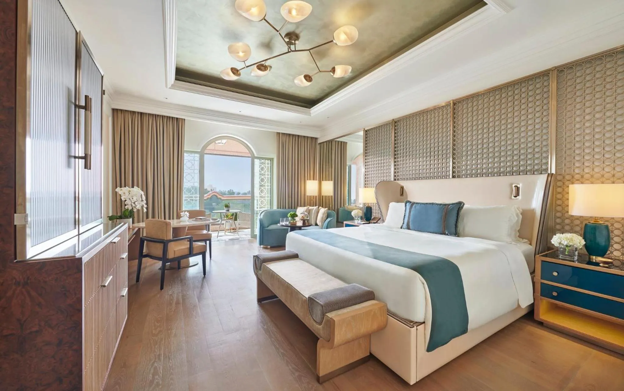 Deluxe Garden View King Room, Balcony in Emirates Palace Mandarin Oriental, Abu Dhabi