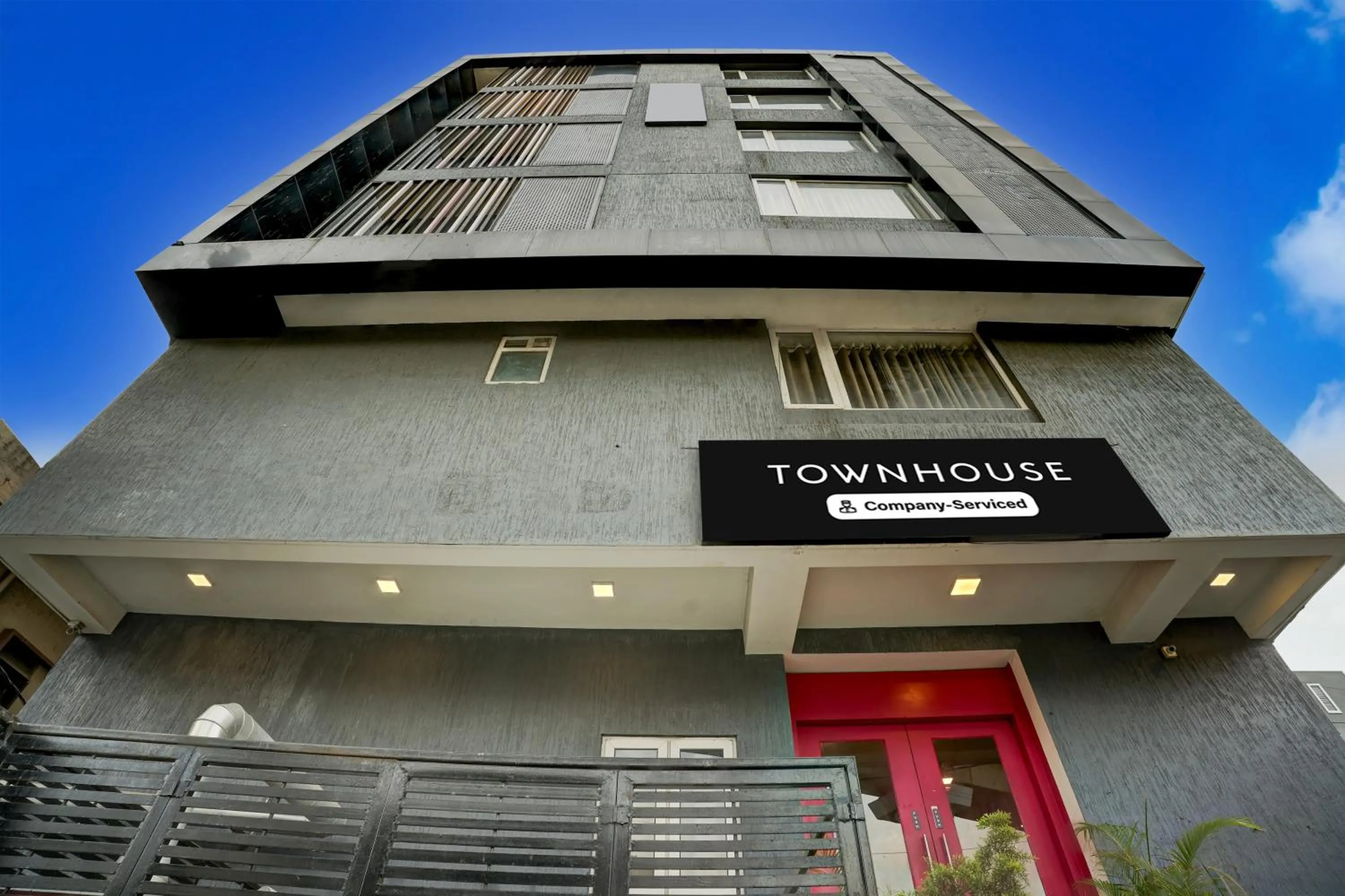 Hotel O Bangalore Trinity Metro Station