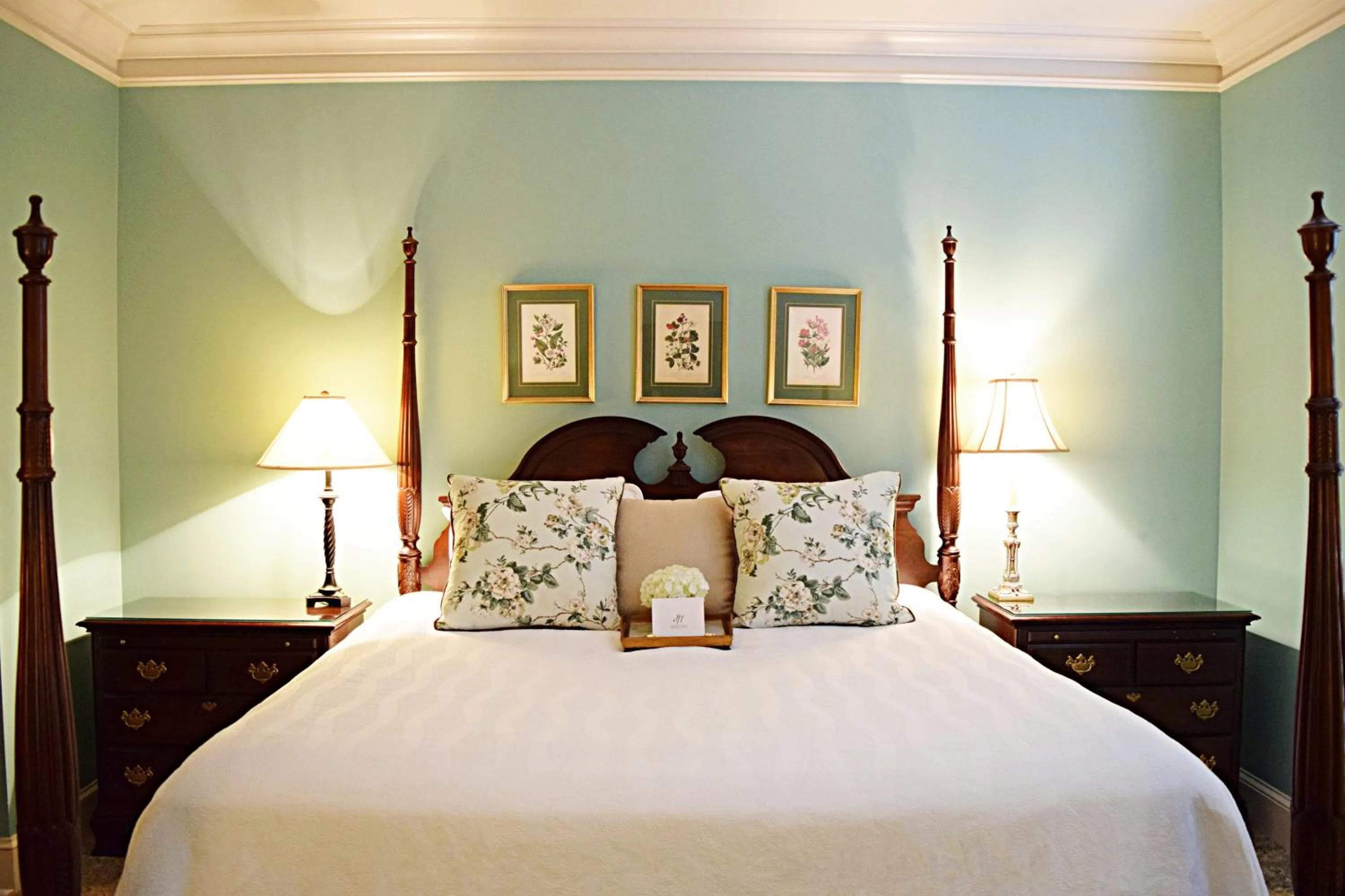 1 King Bed, Gallery Room, Non-Smoking in JH Adams Inn, Trademark Collection by Wyndham
