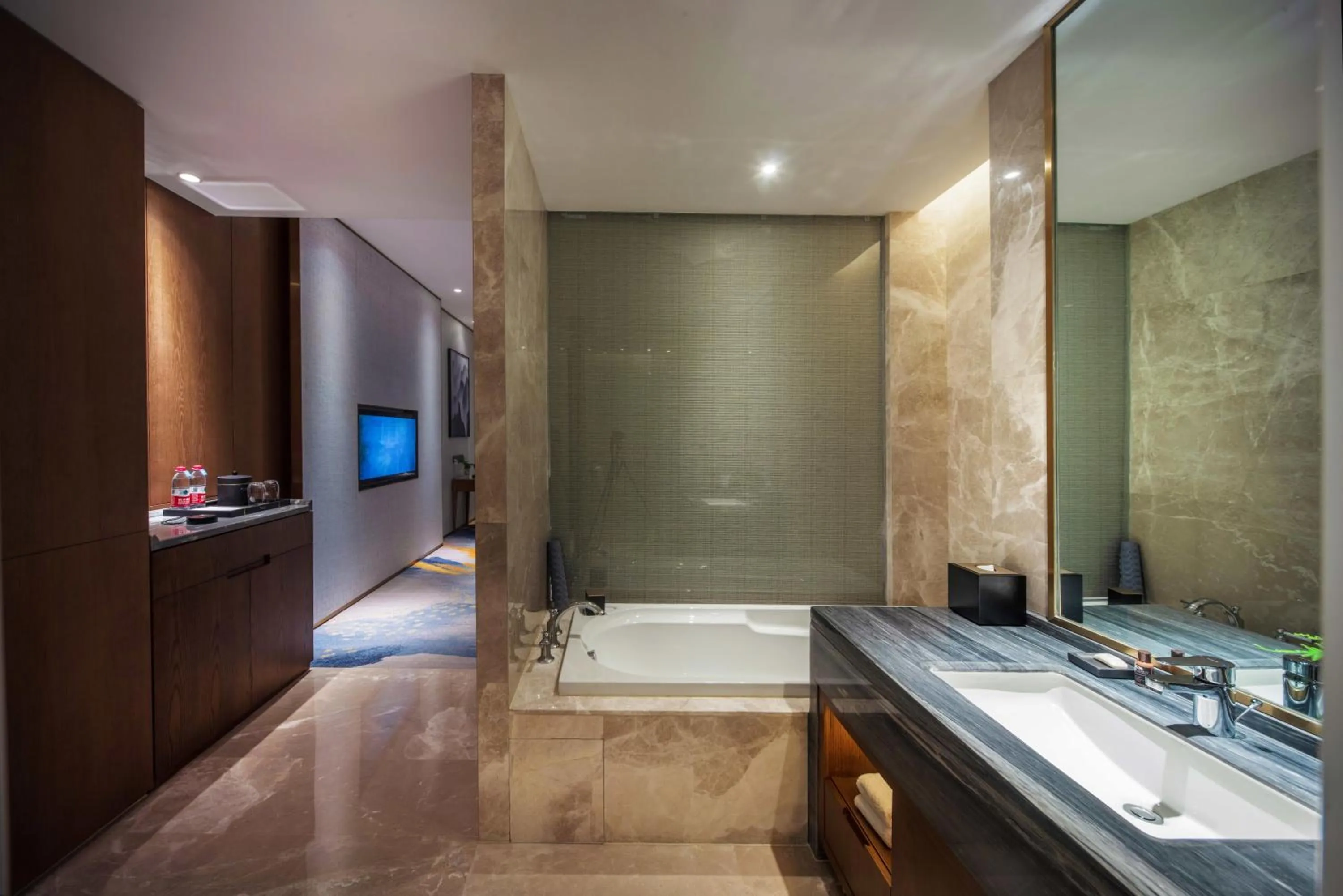 Deluxe King Room - Non Smoking in Wyndham Shiyan Downtown