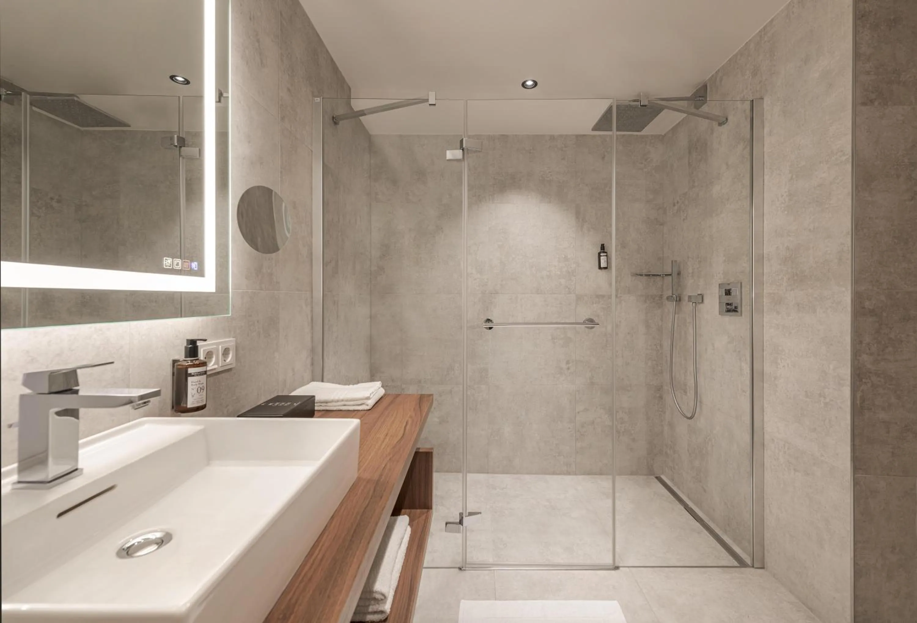 Deluxe Double Room in Hotel Schwarzer Adler Innsbruck