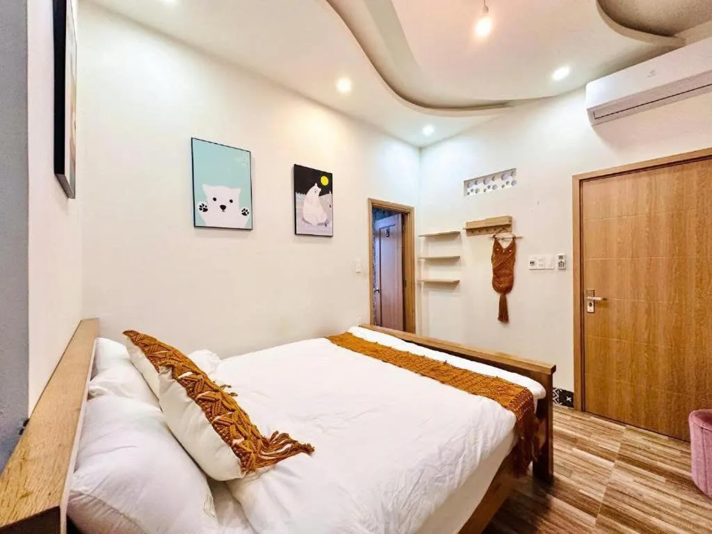Queen Room in Lazy Bear Villa By The Little Hoi An