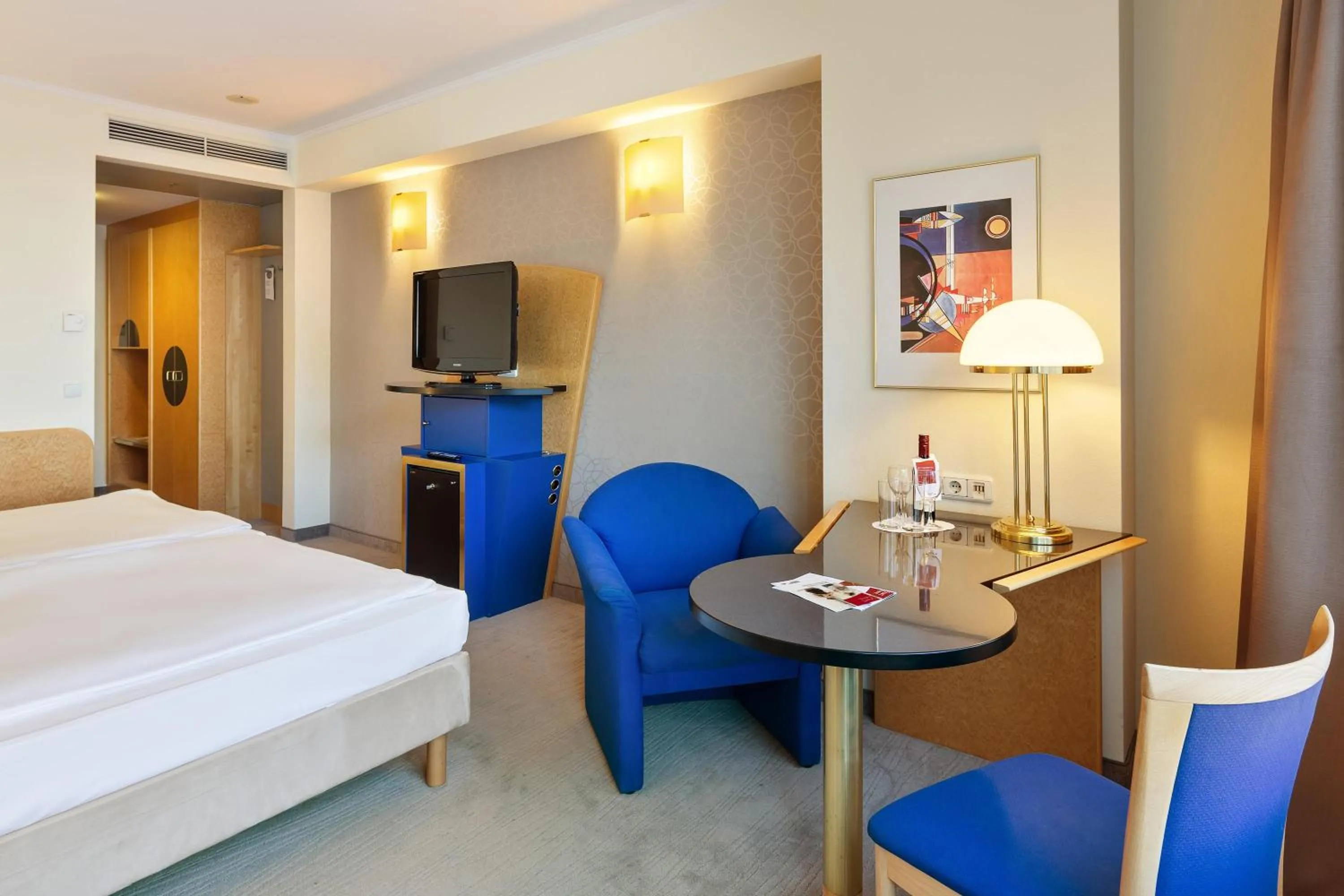 Standard Double Room in Hotel Schillerpark Linz, a member of Radisson Individuals