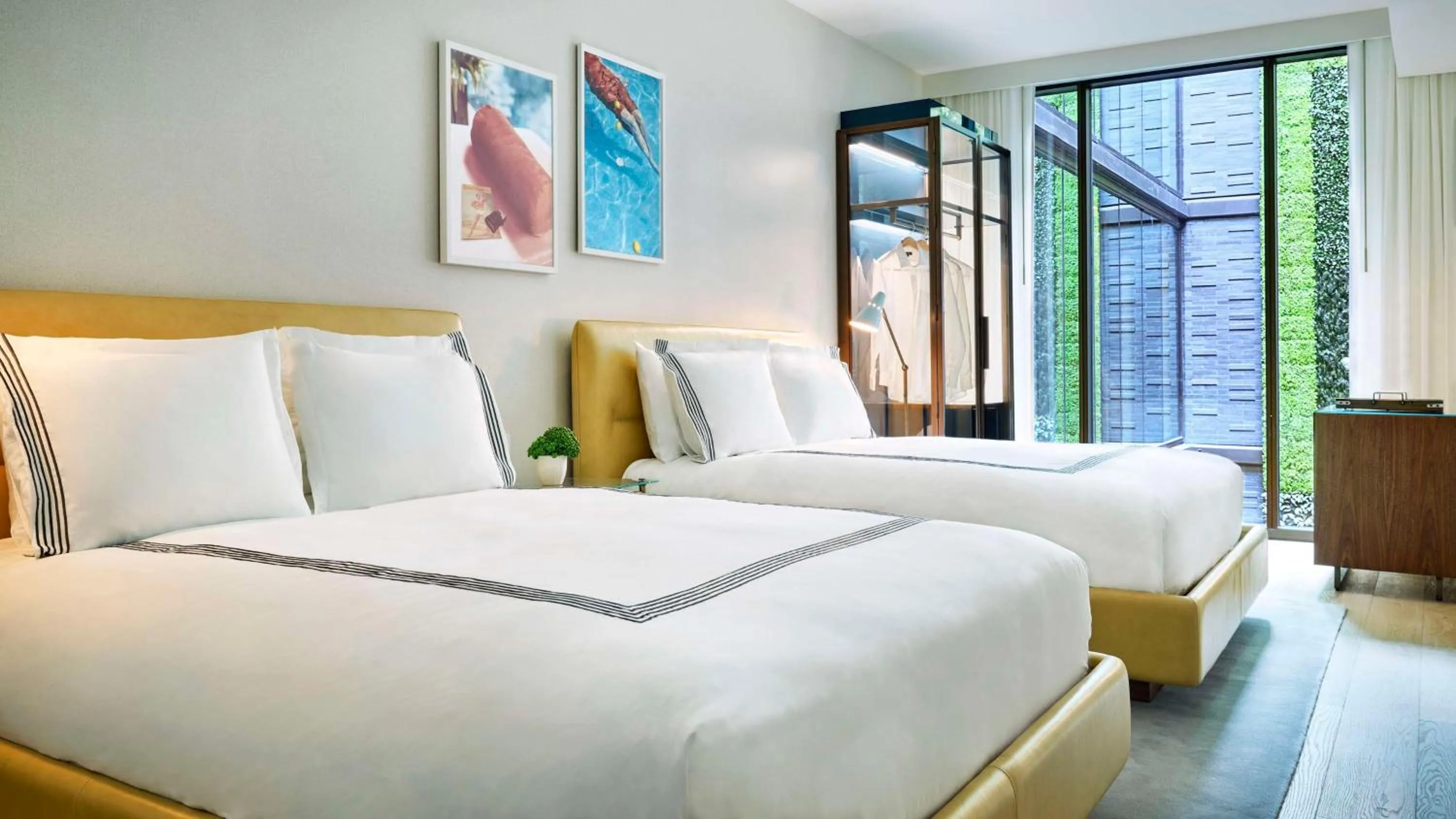 The Hollywood Grande, Autograph Collection