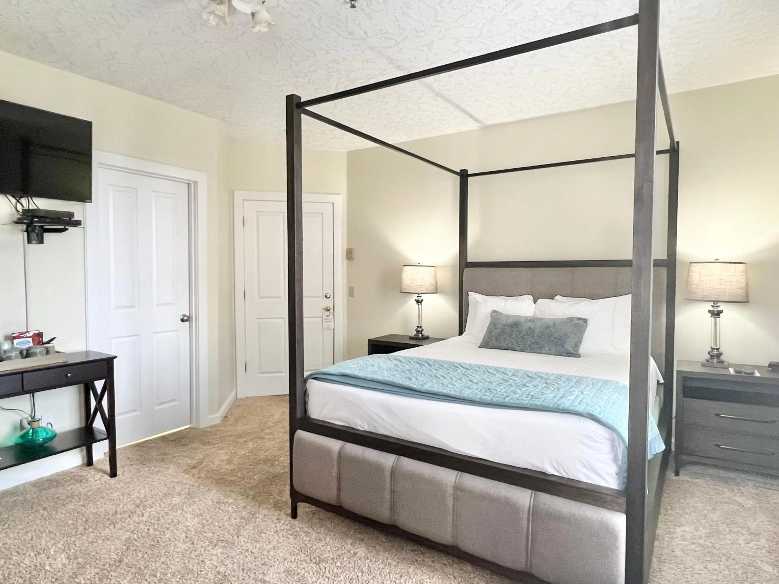 Kimberly's Room in Gilbert Inn Seaside