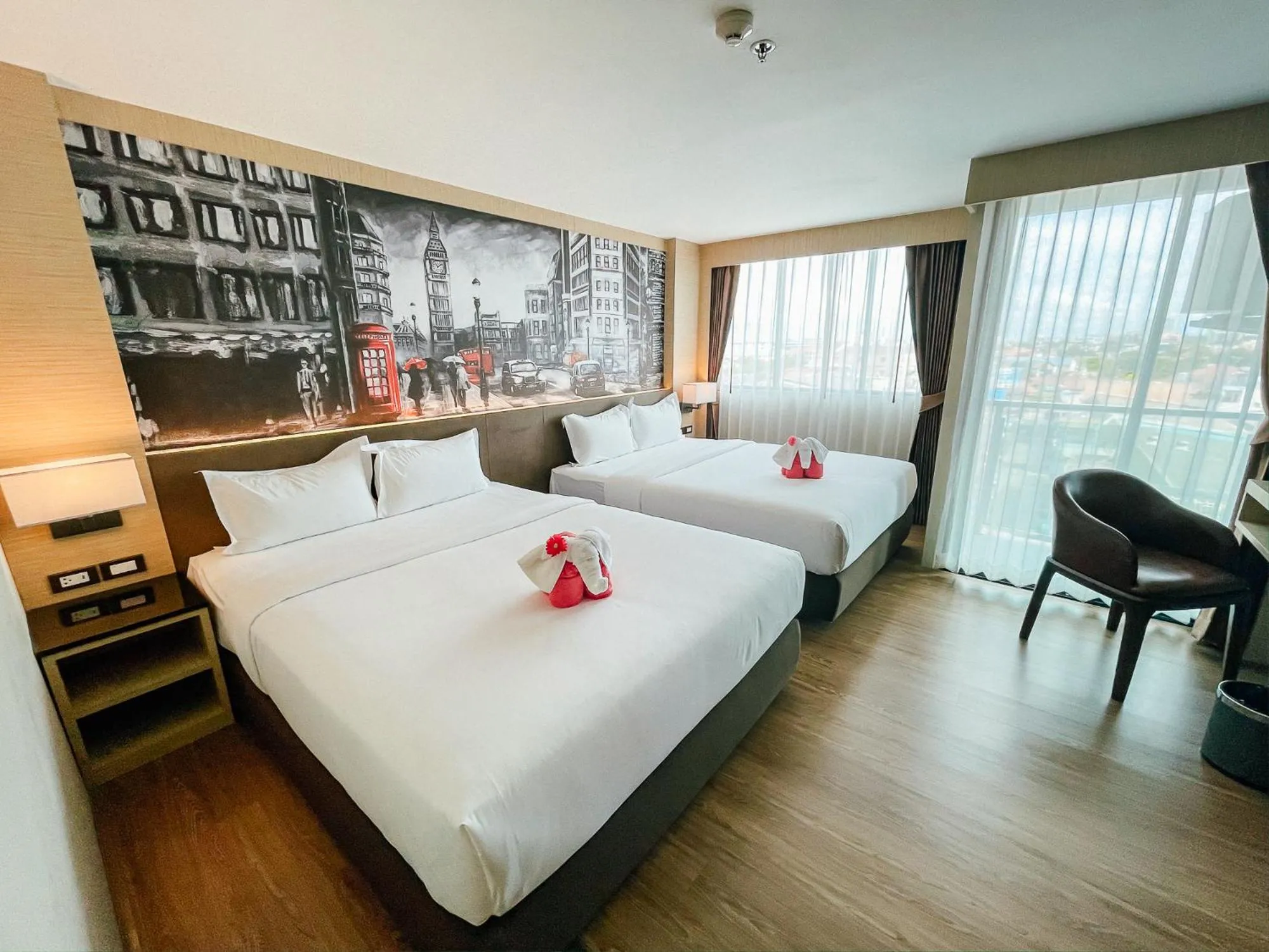 Deluxe Premier in GLOW Pattaya