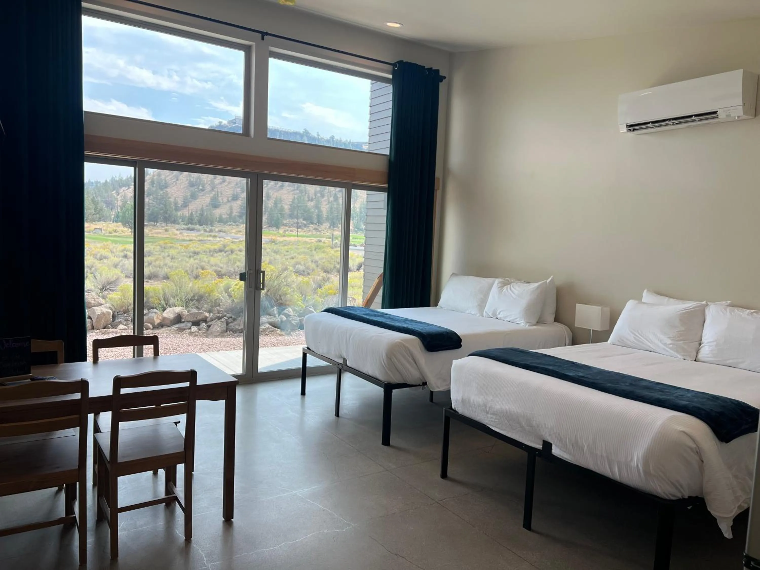 Deluxe Bungalow in Crooked River Ranch Cabins