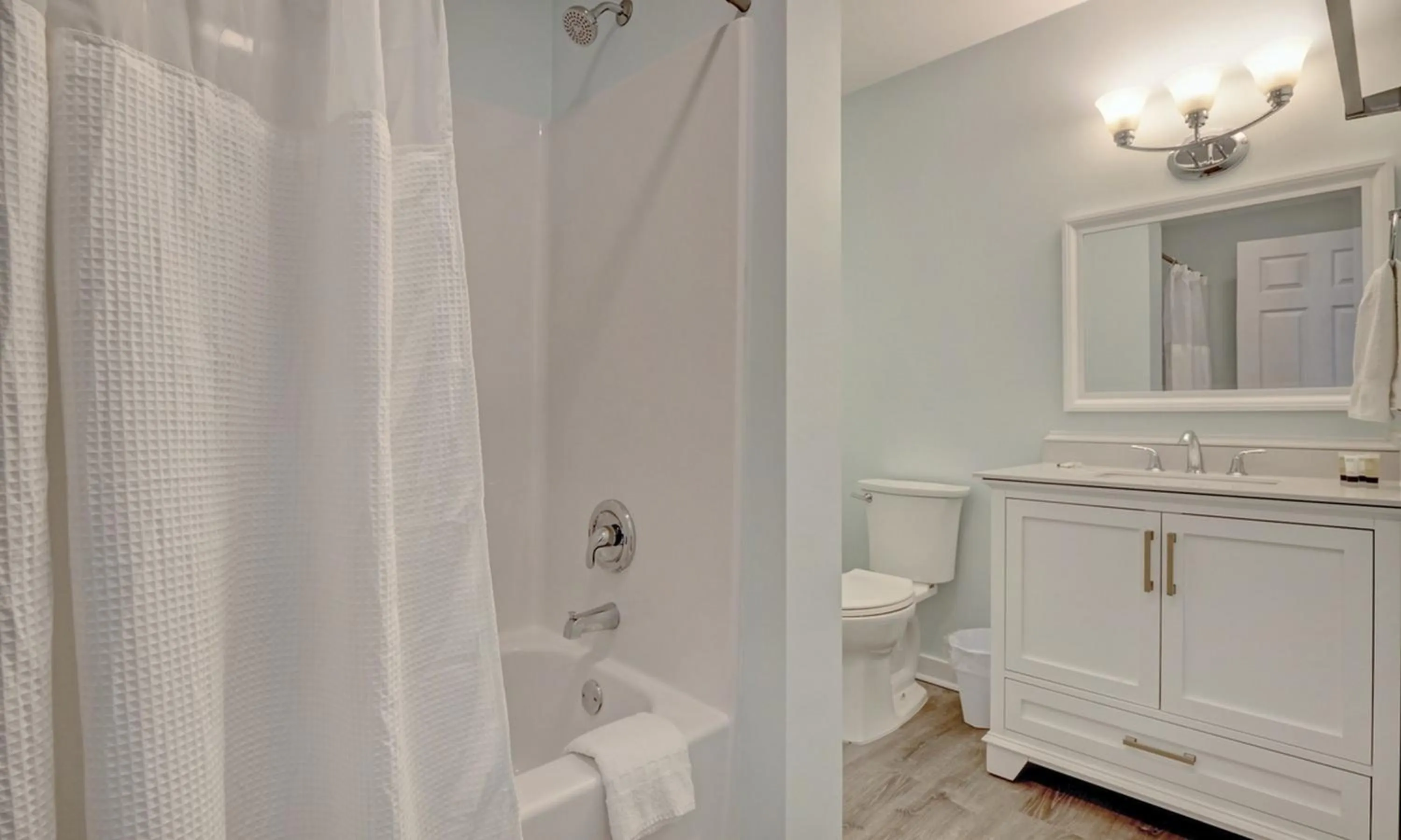 Standard Suite in Loggerhead Inn and Suites